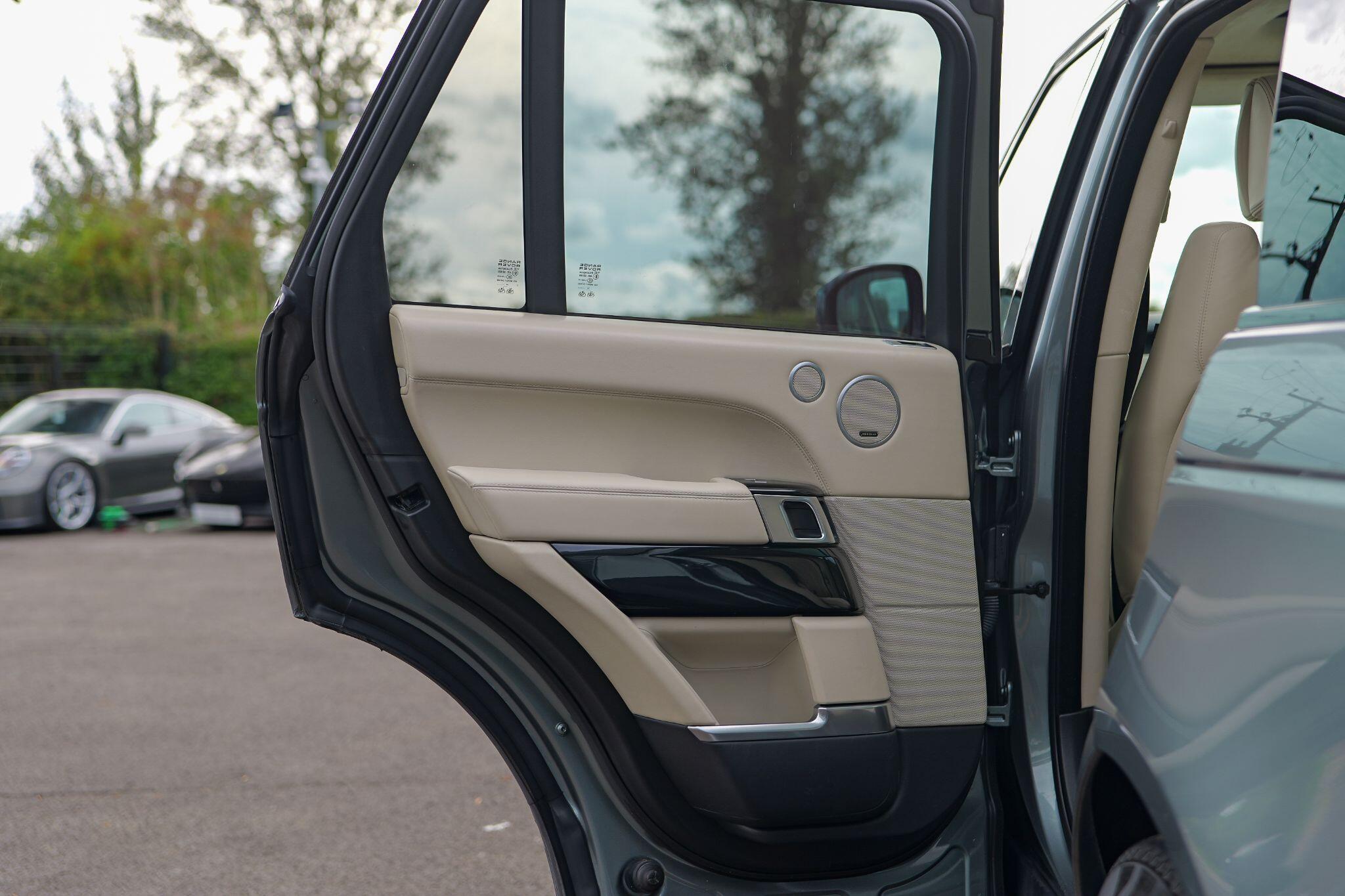 Land Rover Range Rover view 33
