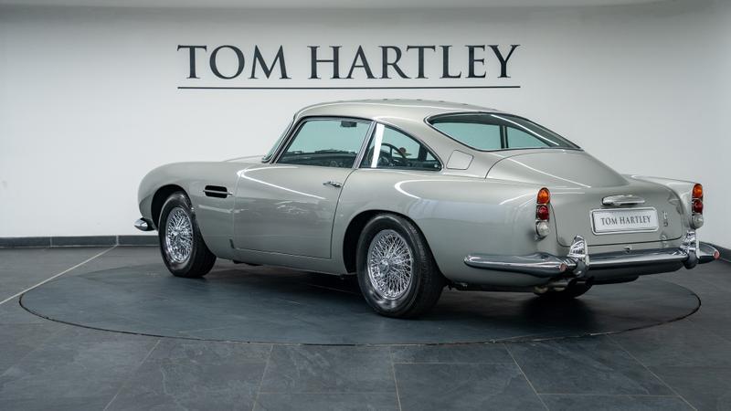 Aston Martin DB5 view 5