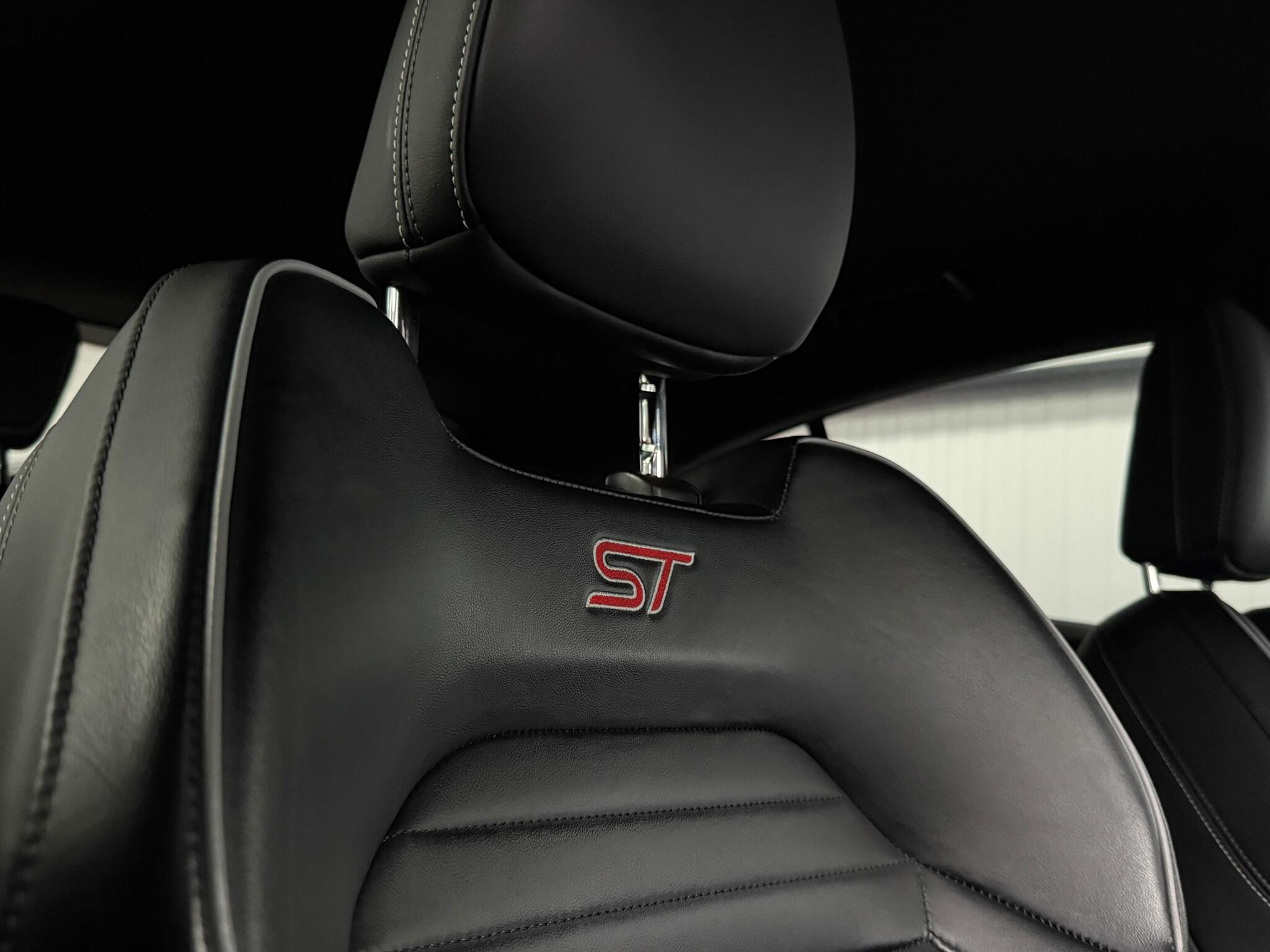 Ford Focus view 17