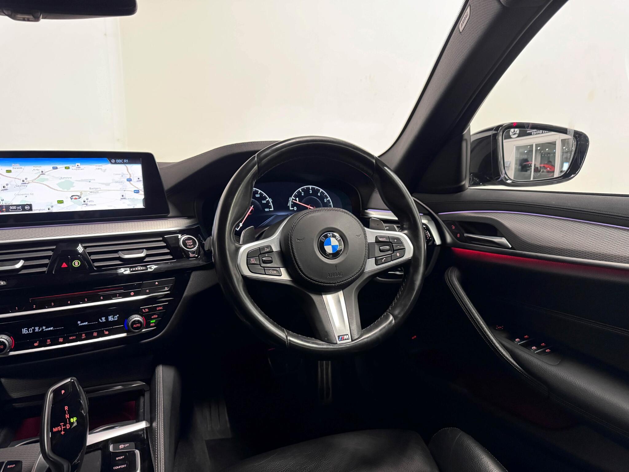 BMW 5 Series view 28
