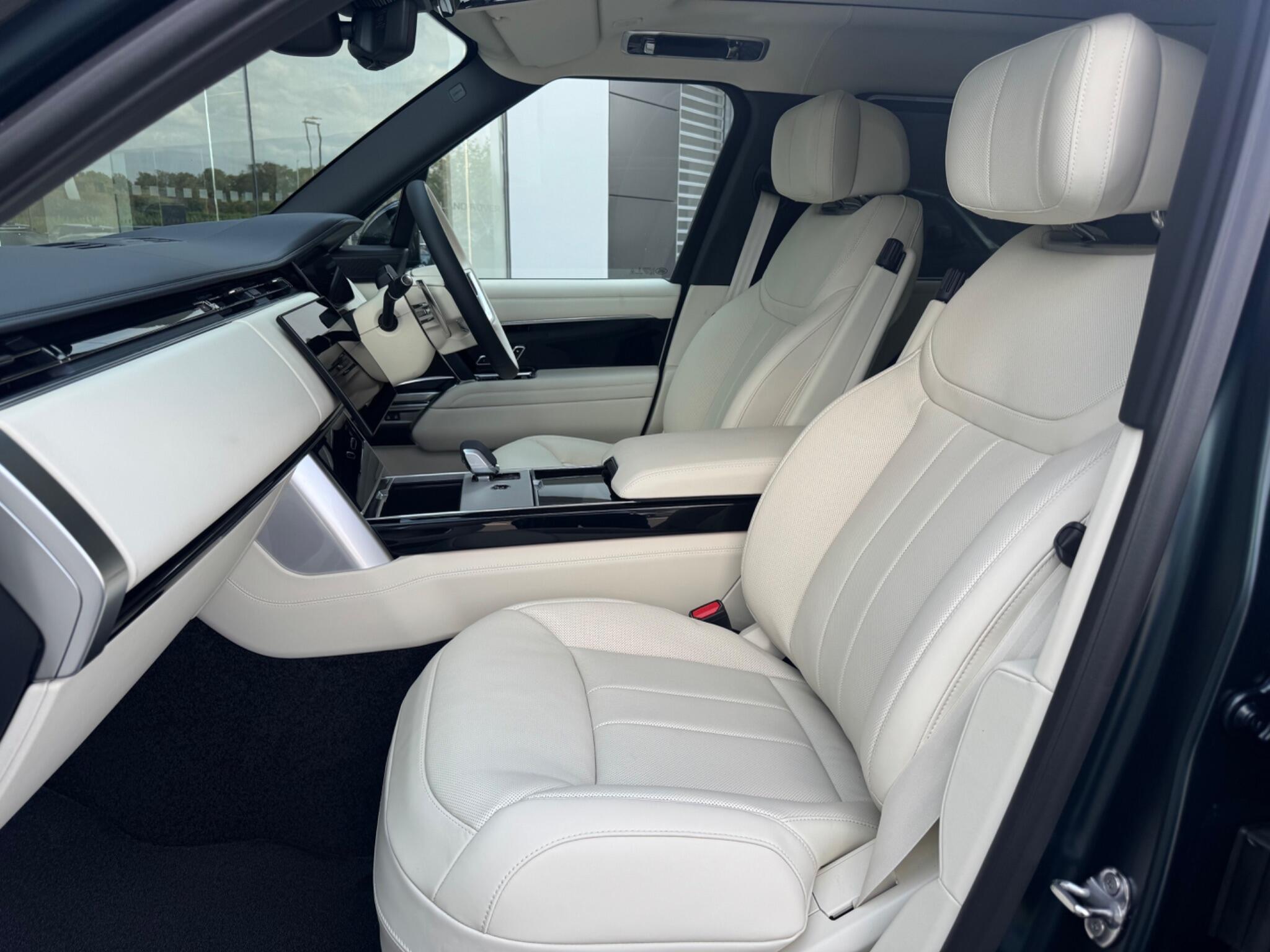 Land Rover Range Rover view 11