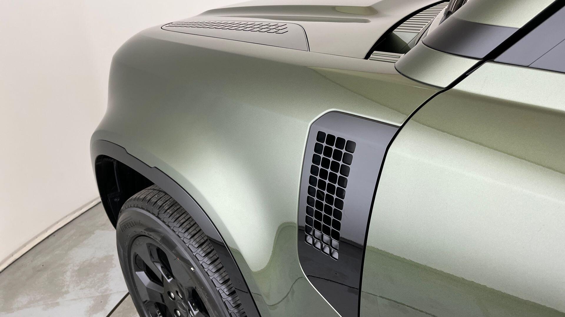 Land Rover Defender view 23