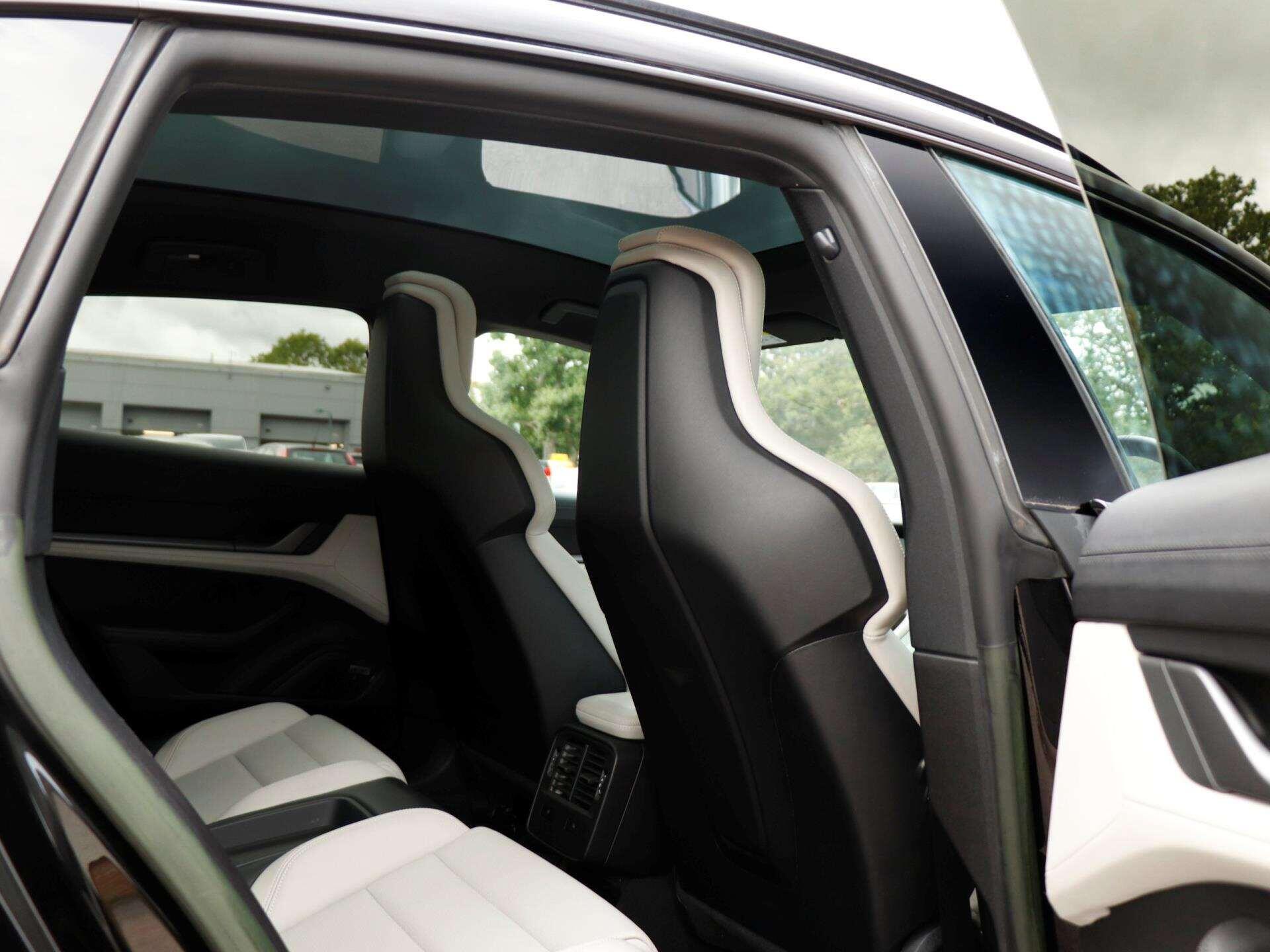 Porsche Taycan view 26