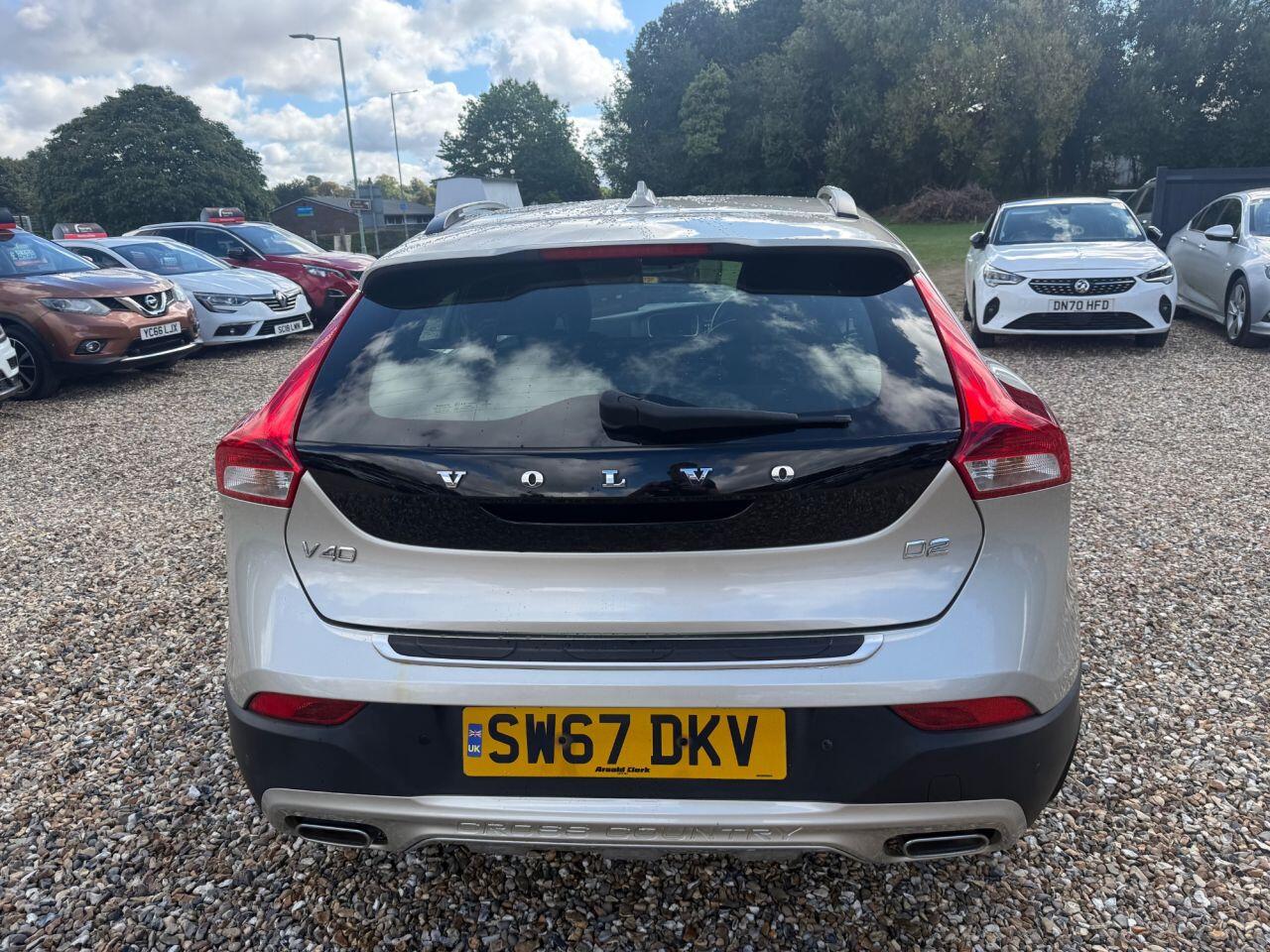 Volvo V40 Cross Country view 6
