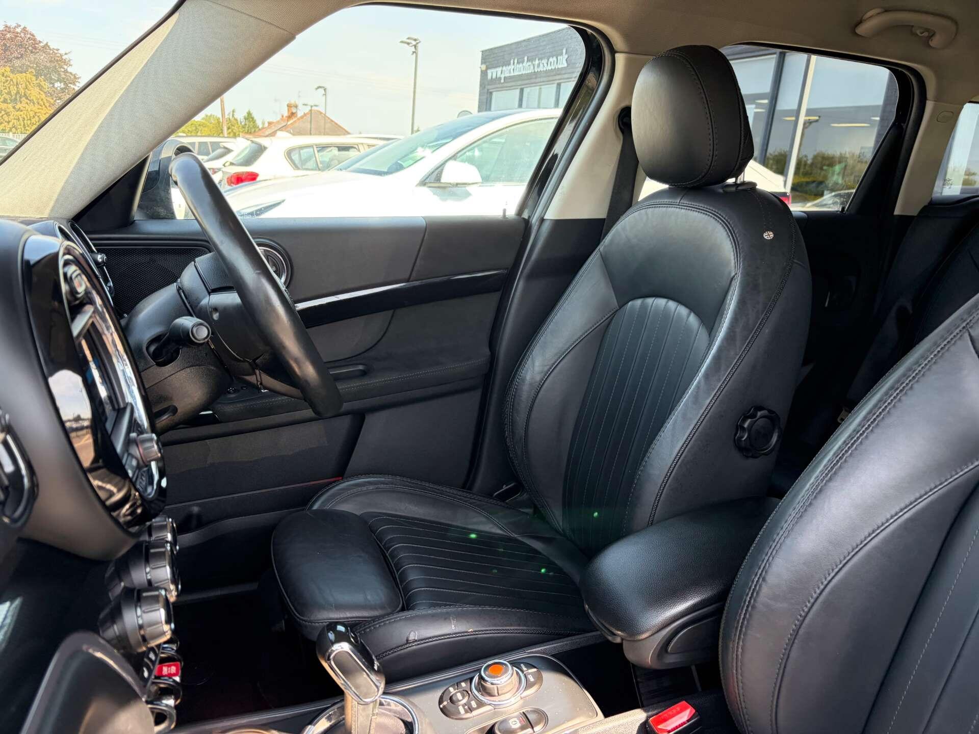 Mini Countryman view 18