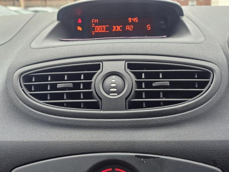 2009 Renault Clio image 10