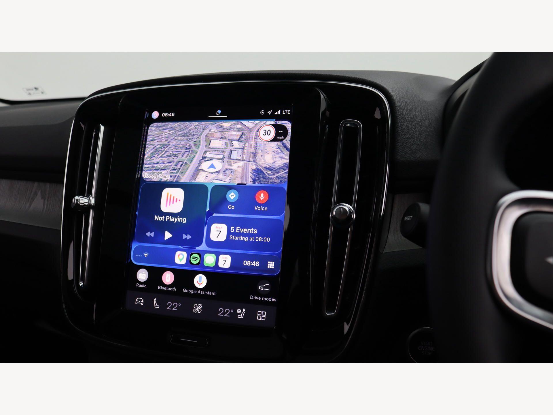 Volvo XC40 view 15