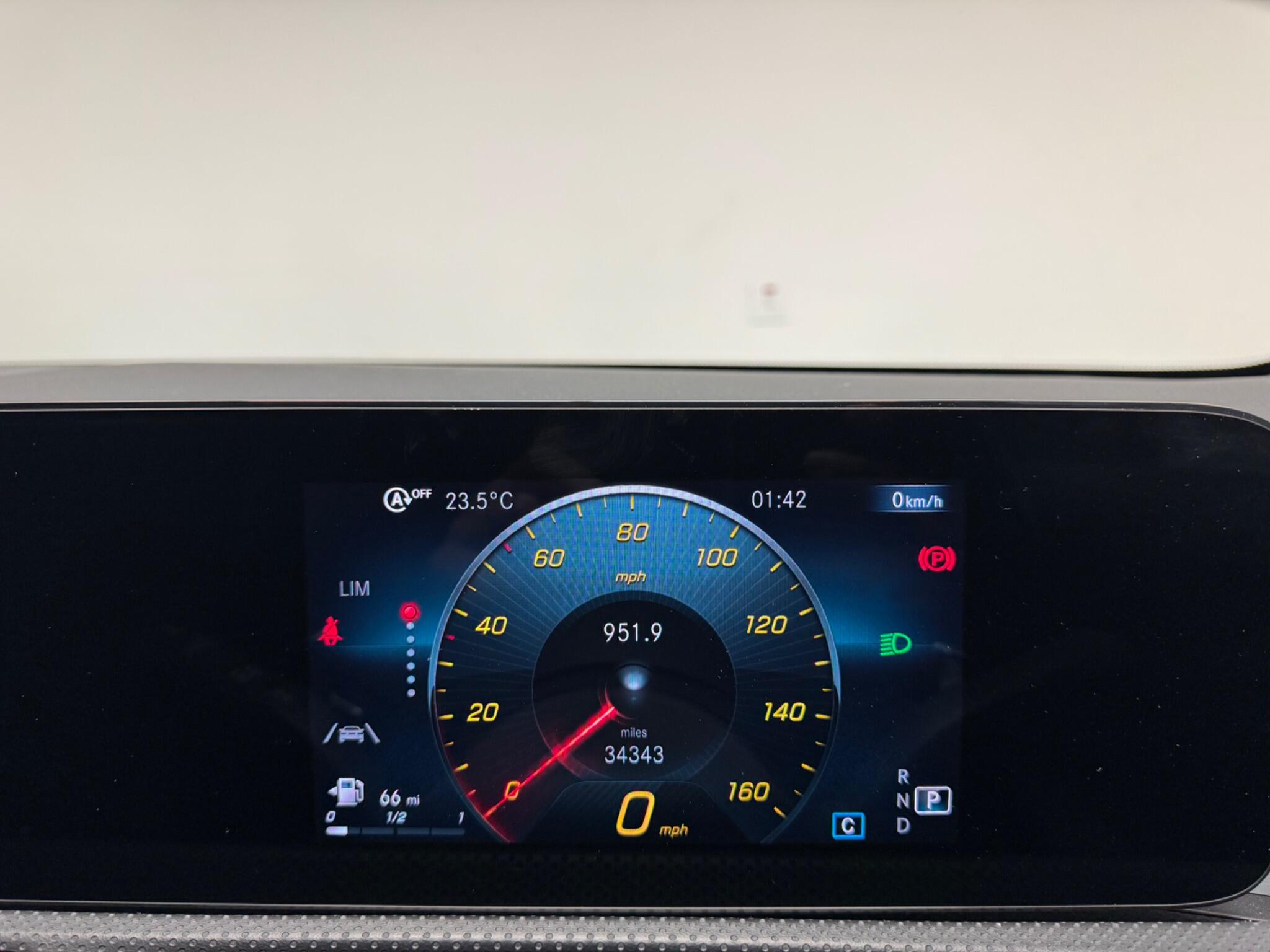 Mercedes-Benz Cla view 24