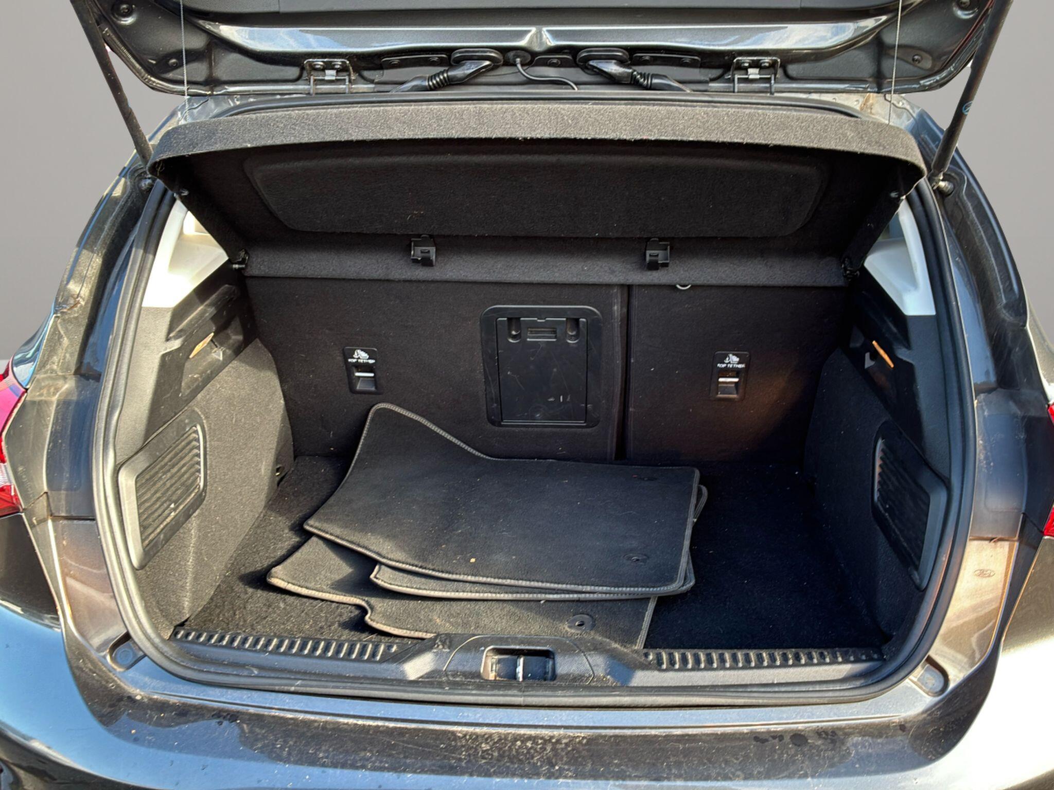 Ford Focus view 7