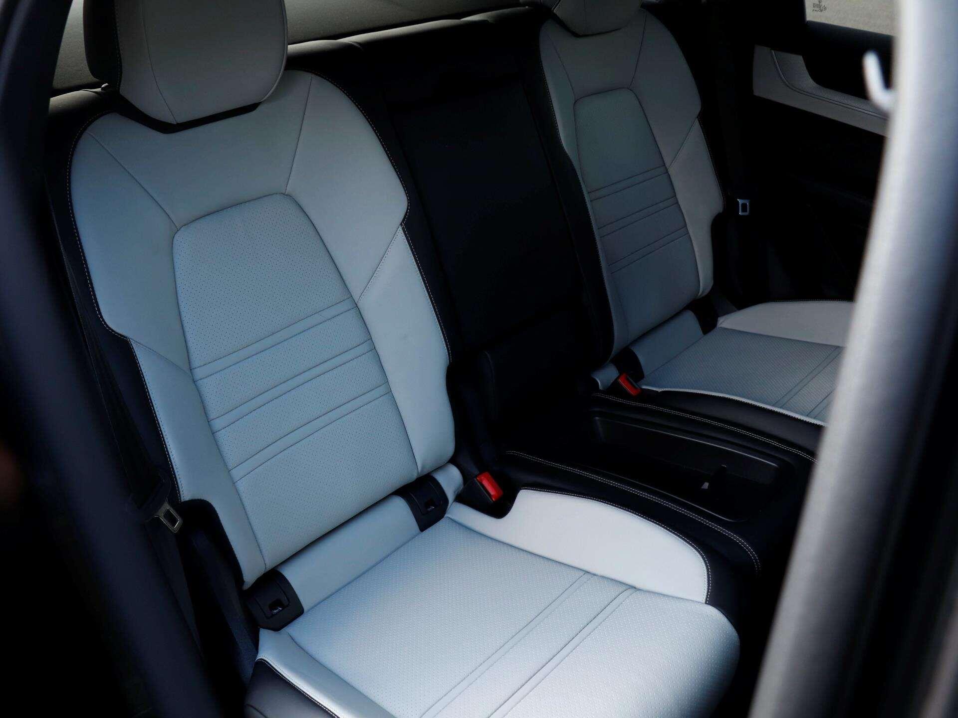 Porsche Cayenne view 25