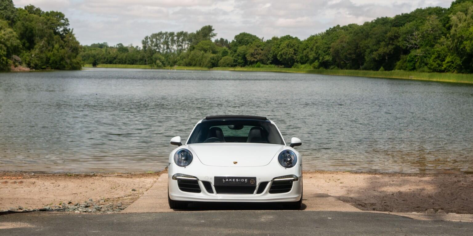 Porsche 911 view 2