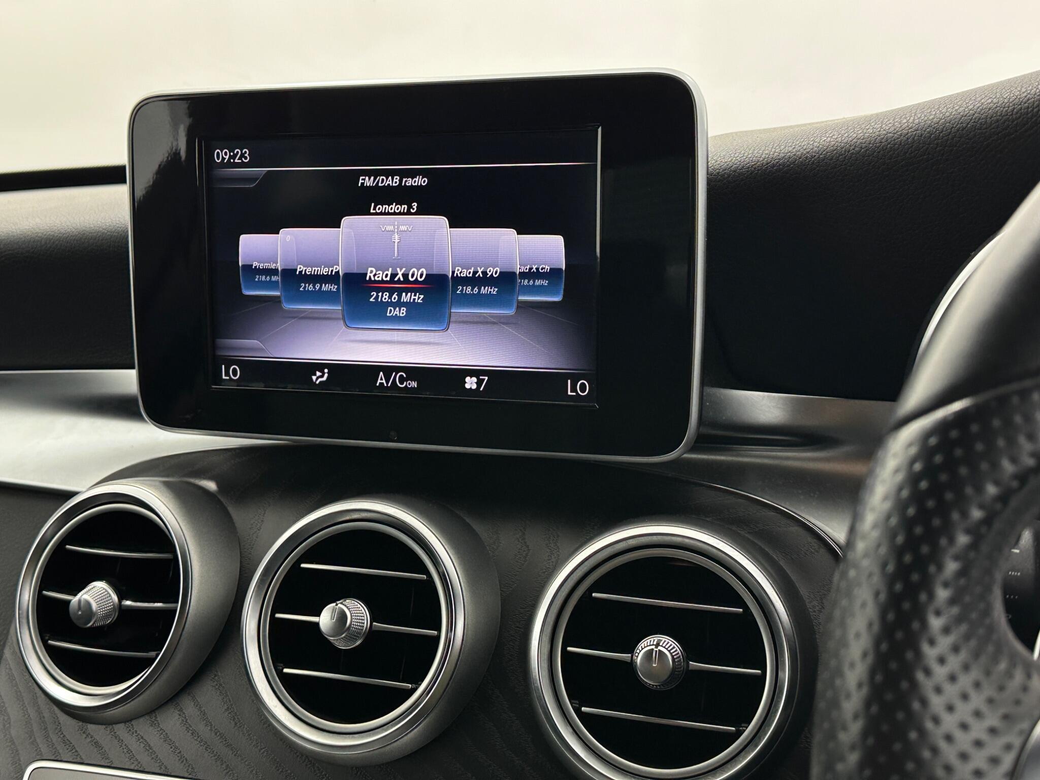 Mercedes-Benz C-Class view 27