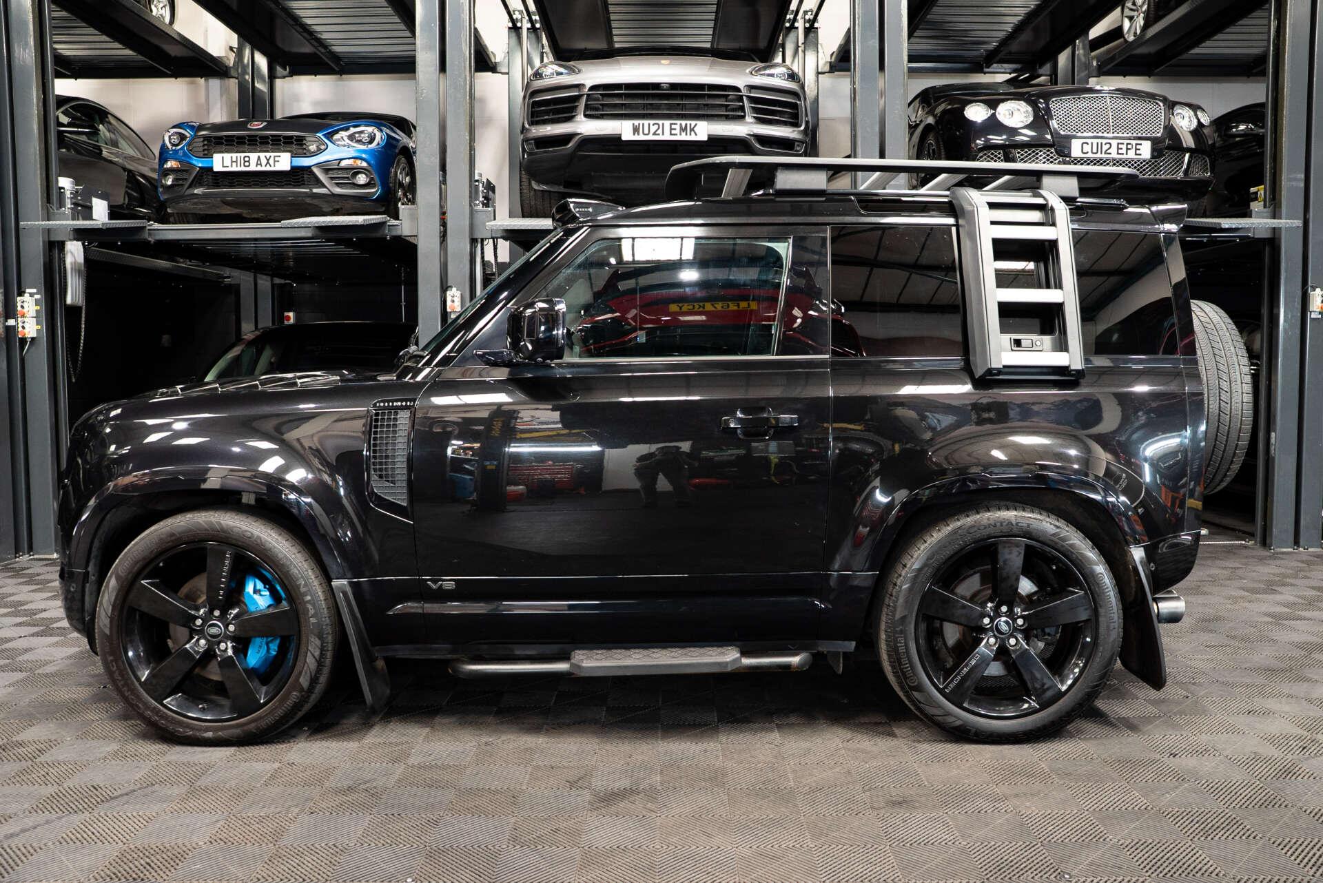 Land Rover Defender 90 view 9