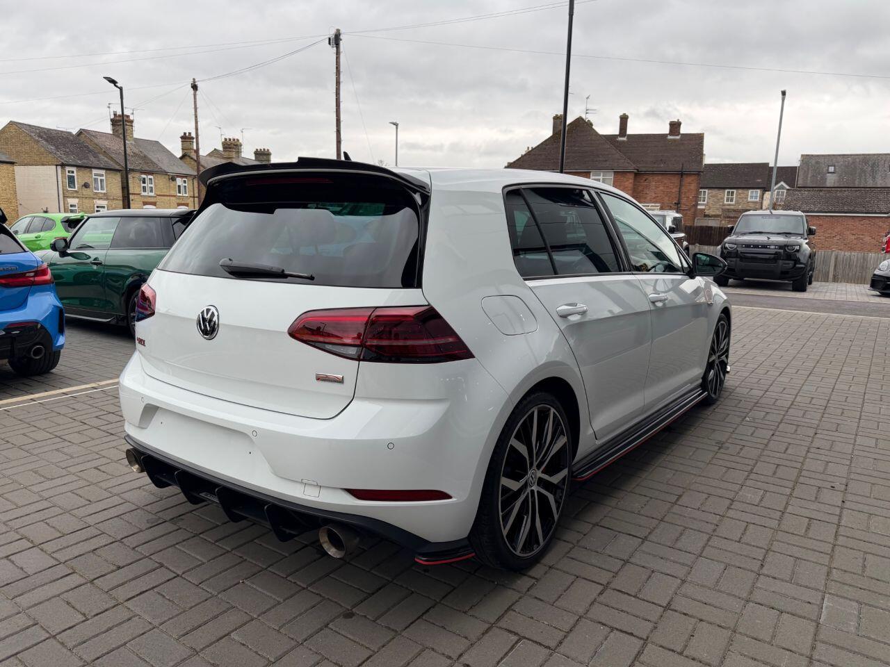 Volkswagen Golf view 4