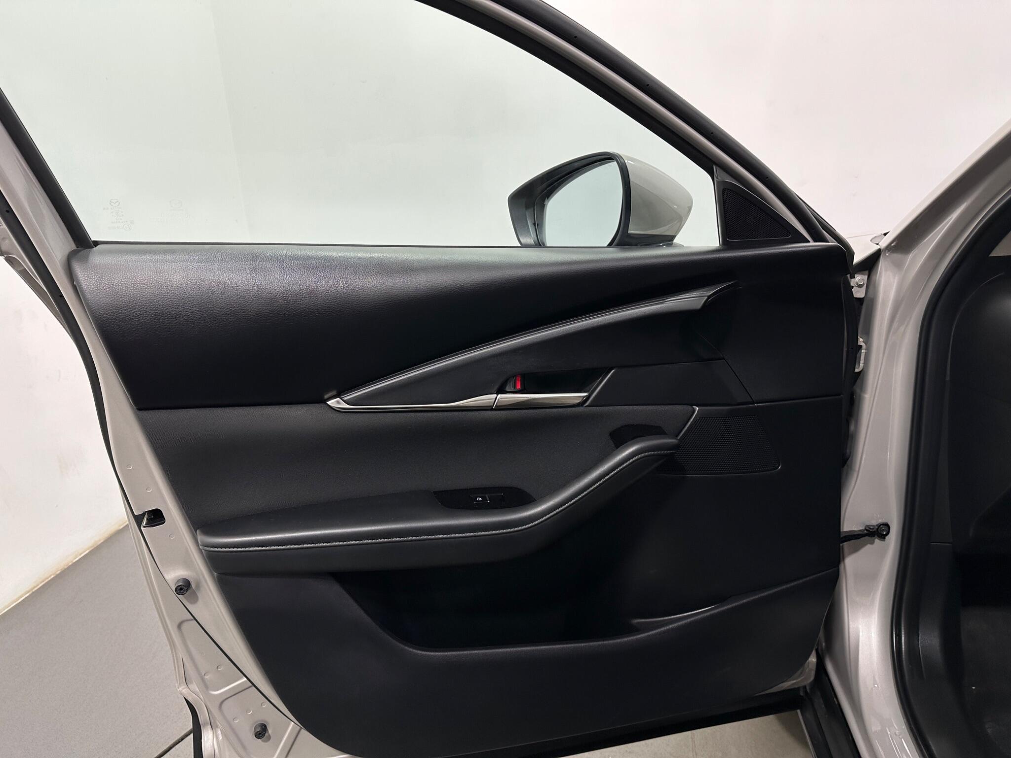 Mazda CX-30 view 35
