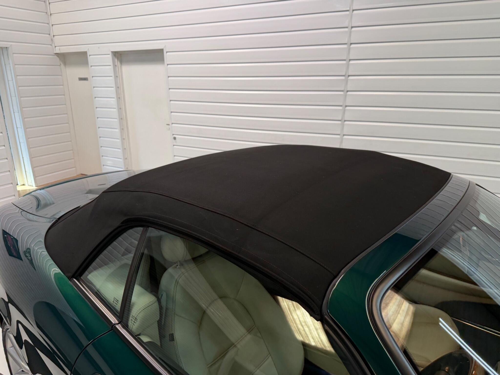 Jaguar XK8 view 24