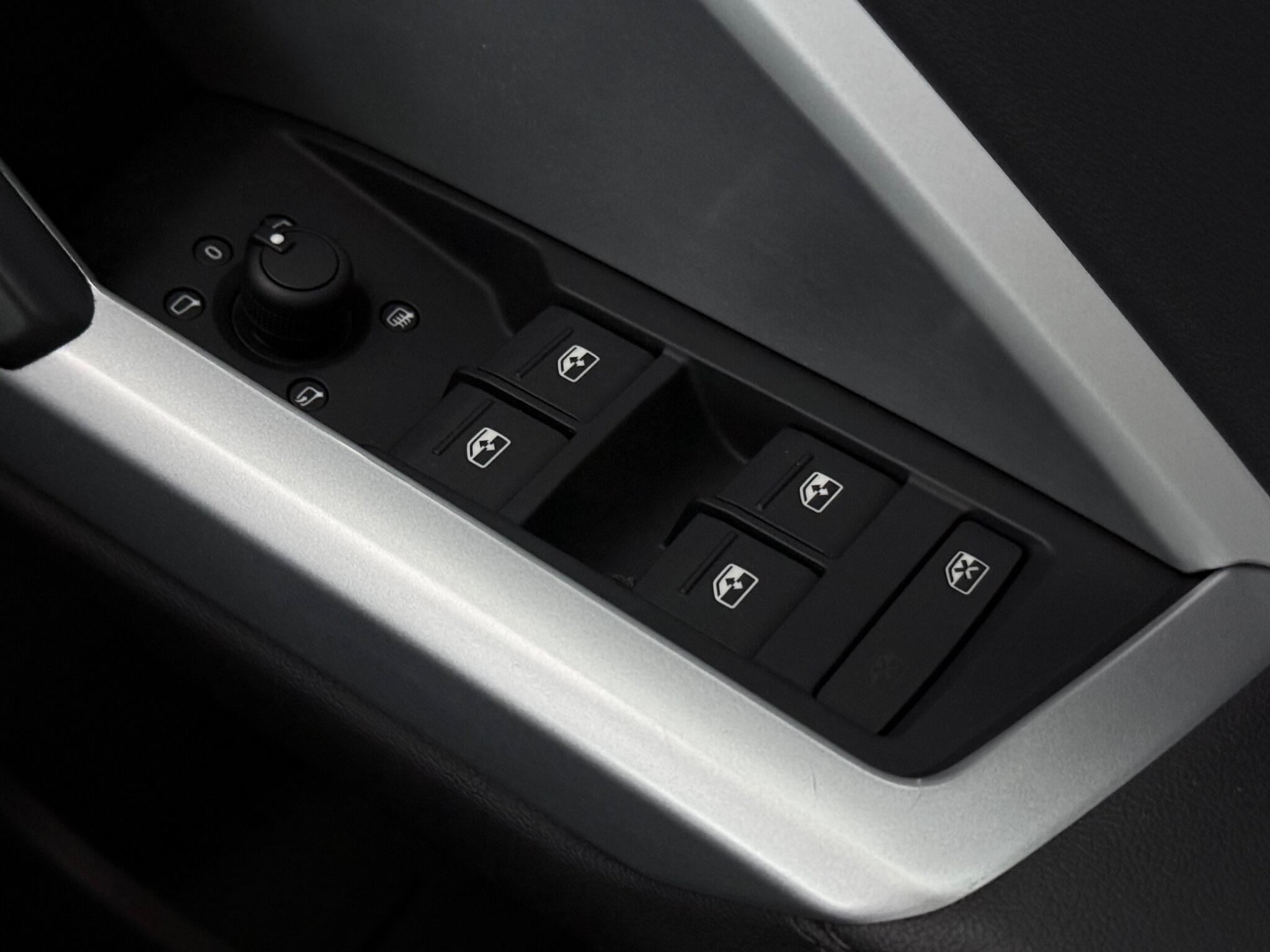Audi Q3 view 21