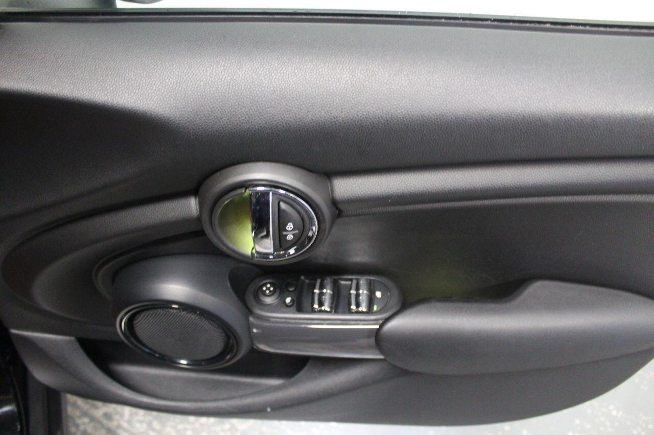 Mini Hatch view 47