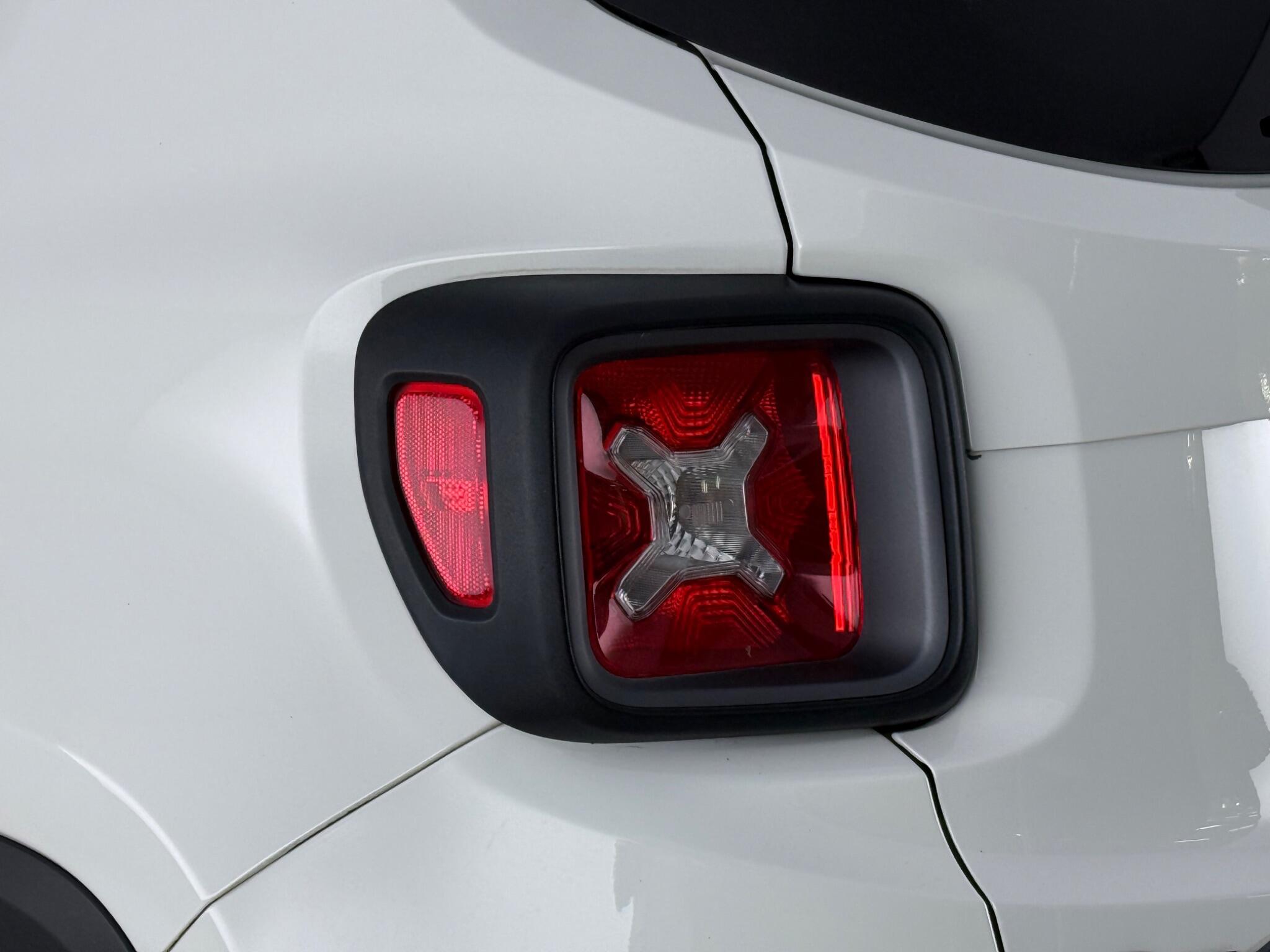 Jeep Renegade view 11