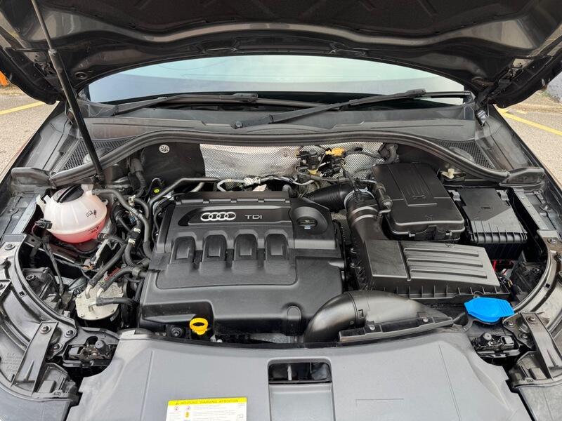 Audi Q3 view 13