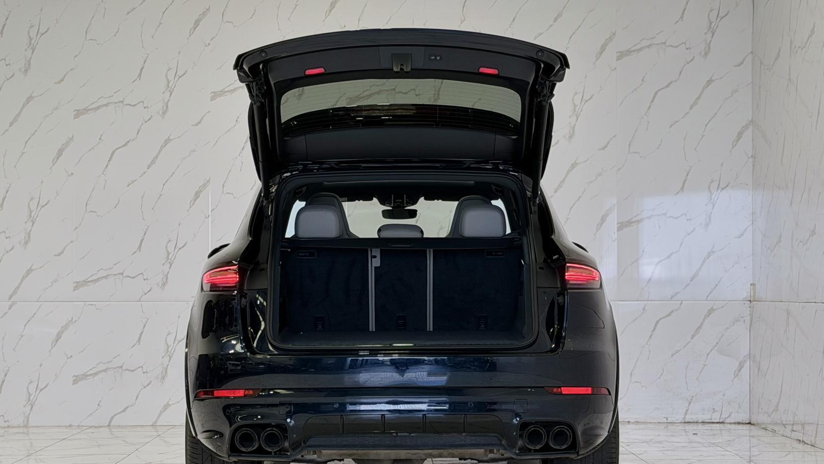 Porsche Cayenne view 46