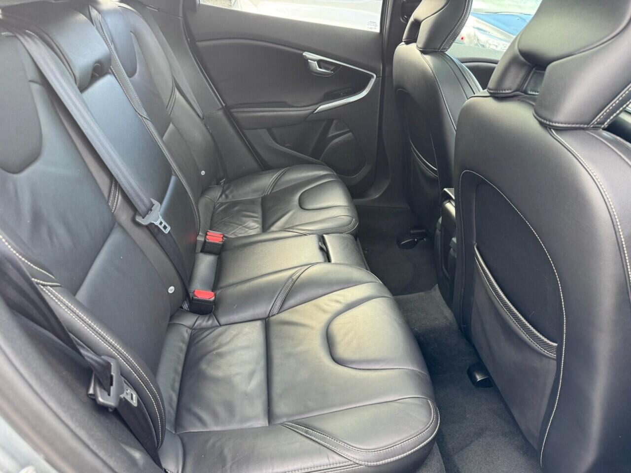 Volvo V40 view 14