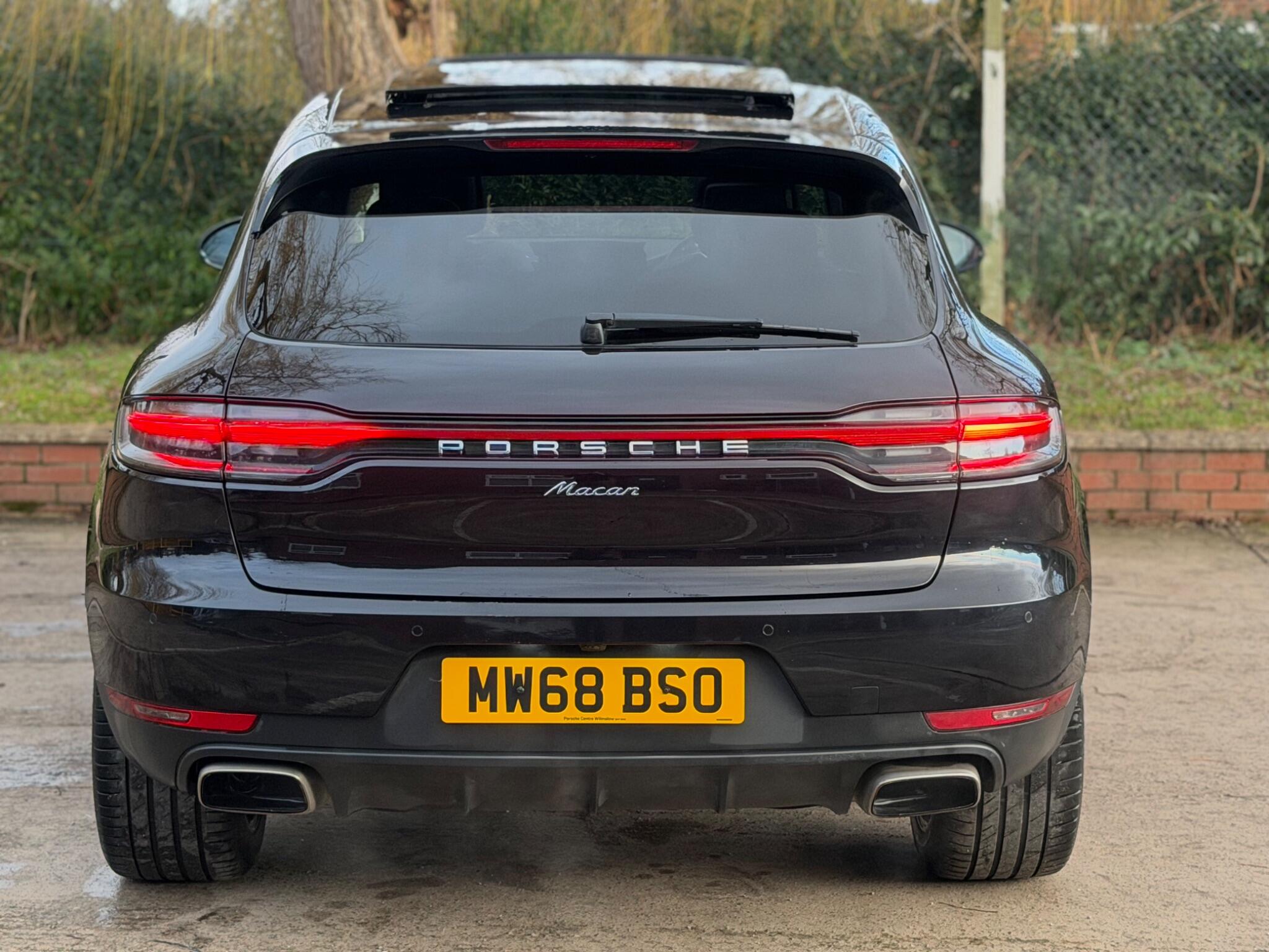 Porsche Macan view 13
