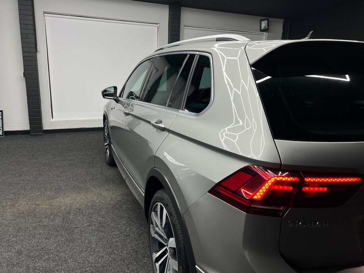Volkswagen Tiguan view 6