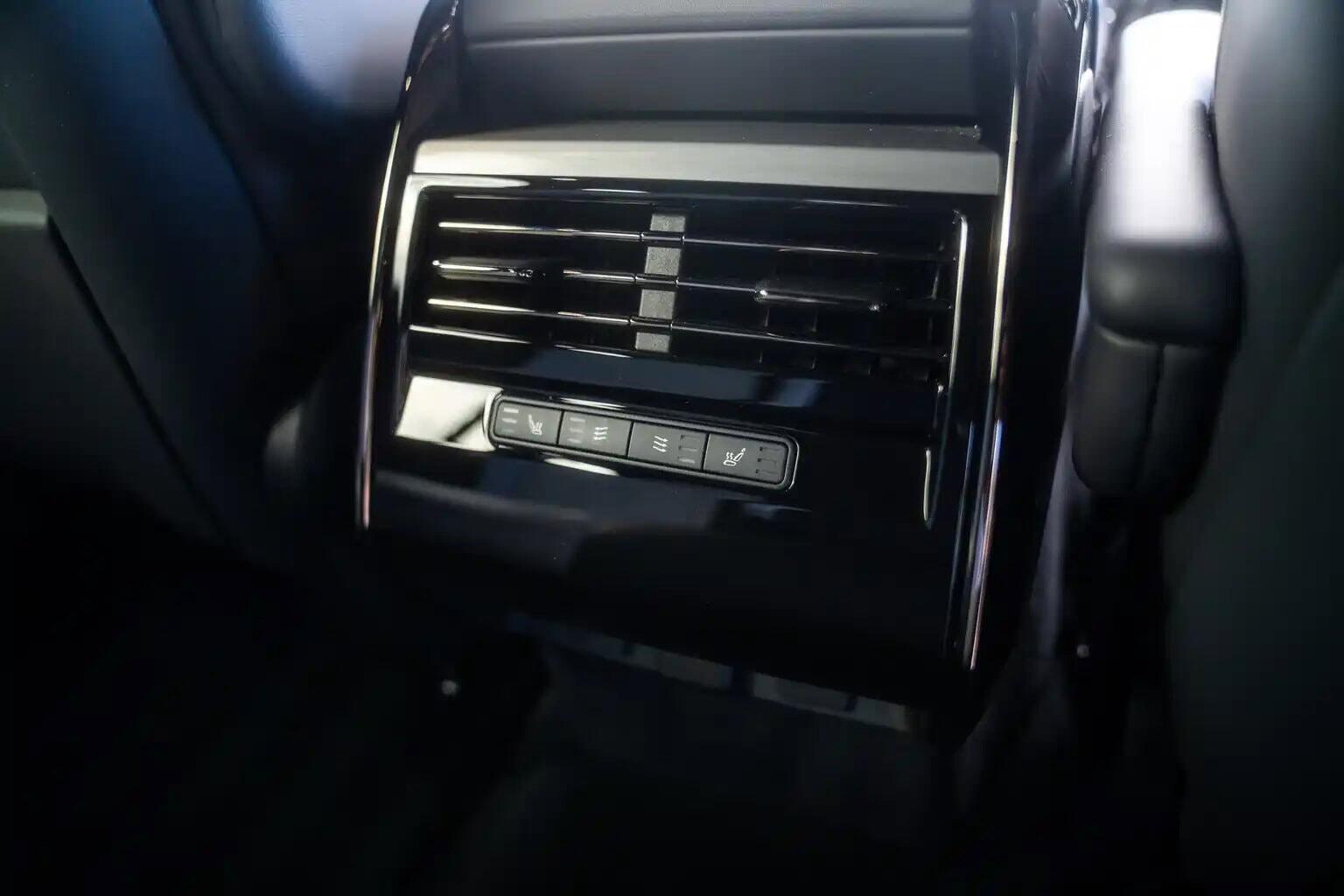 Land Rover Range Rover Sport view 31