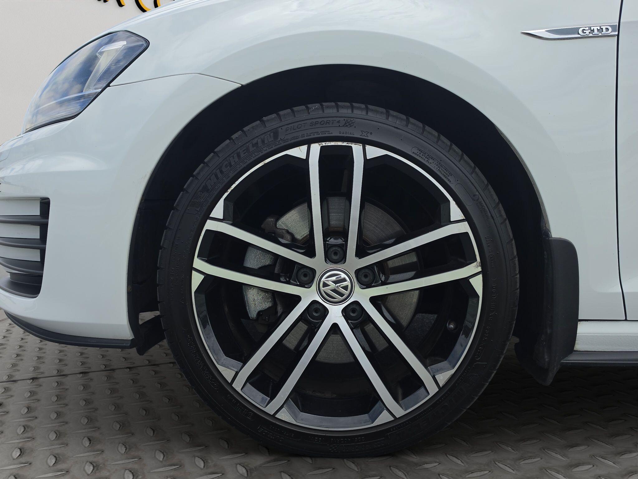 Volkswagen Golf view 18