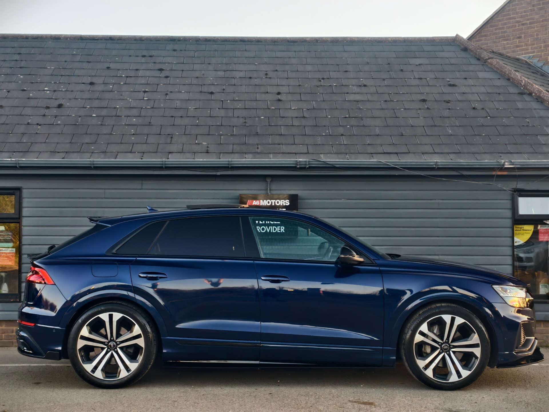 Audi Q8 view 9