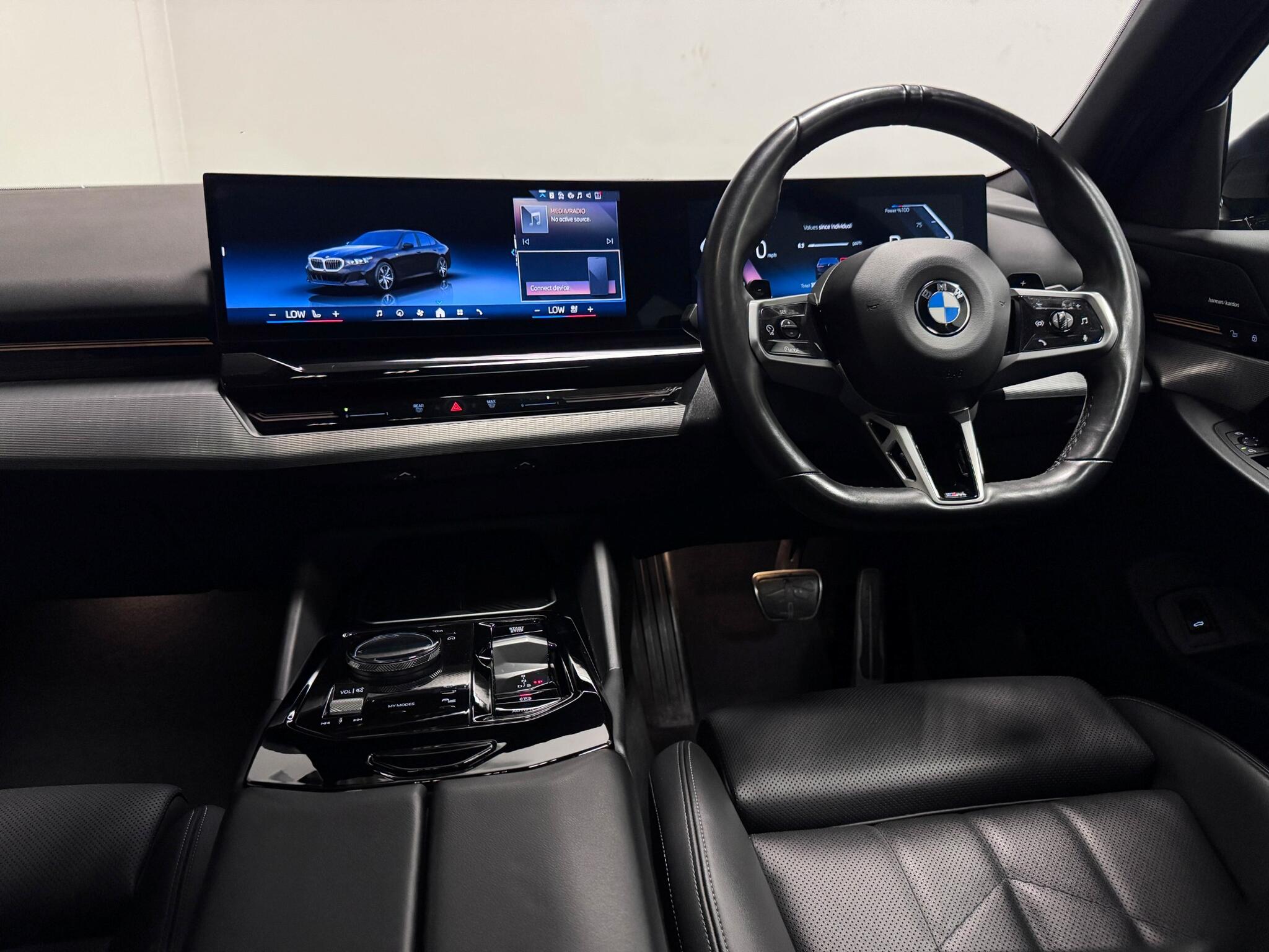 BMW 5 Series view 33