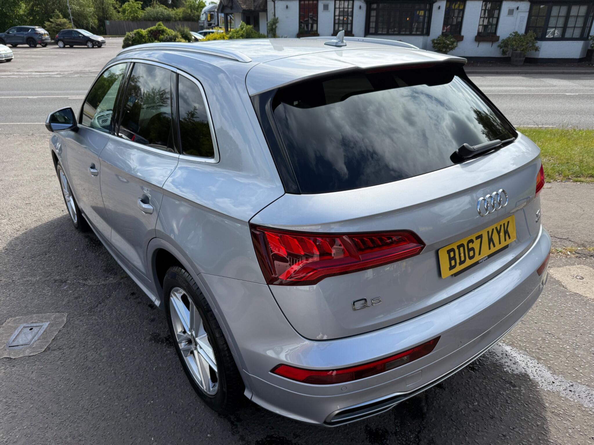 Audi Q5 view 7