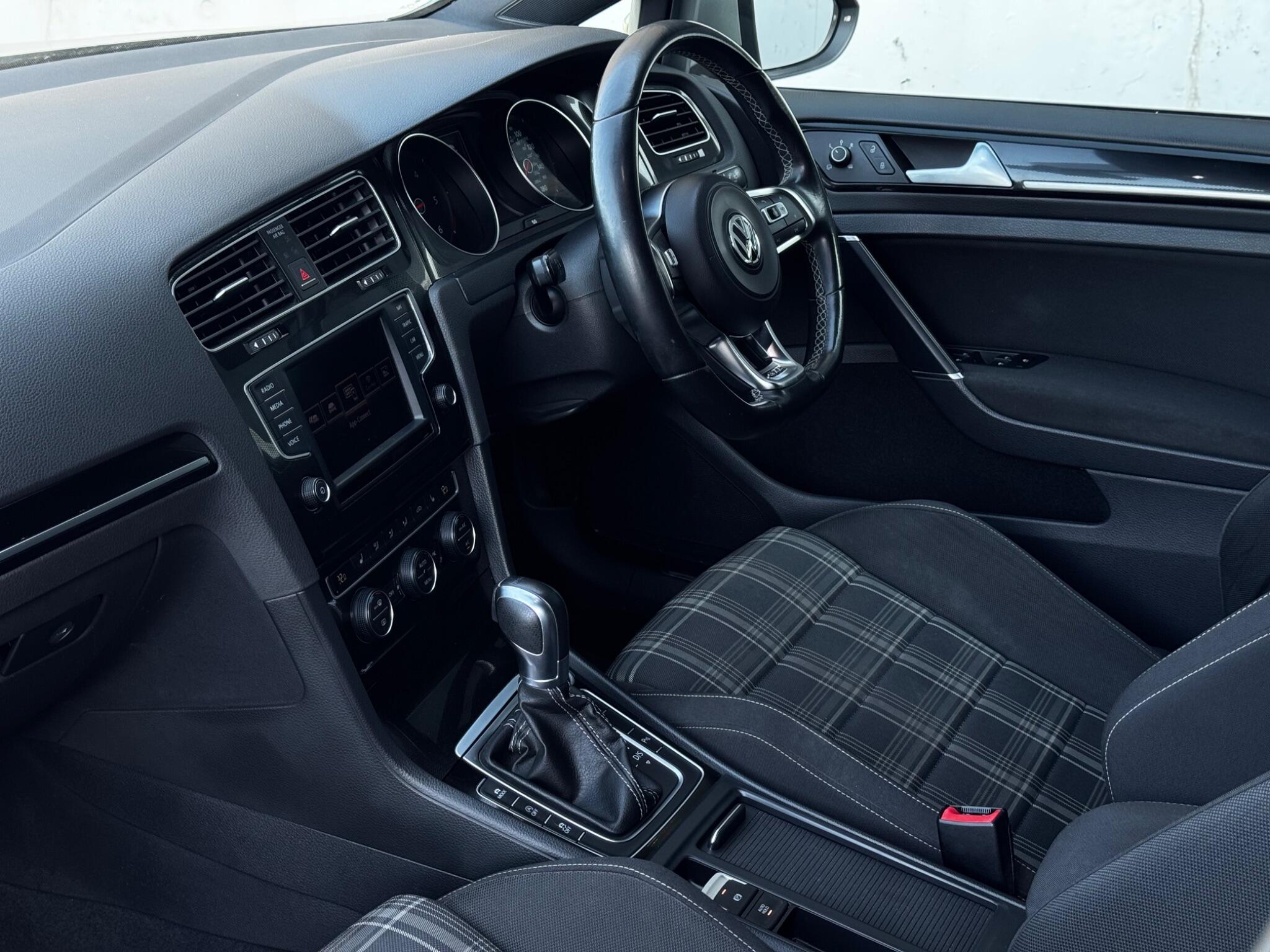 Volkswagen Golf view 48