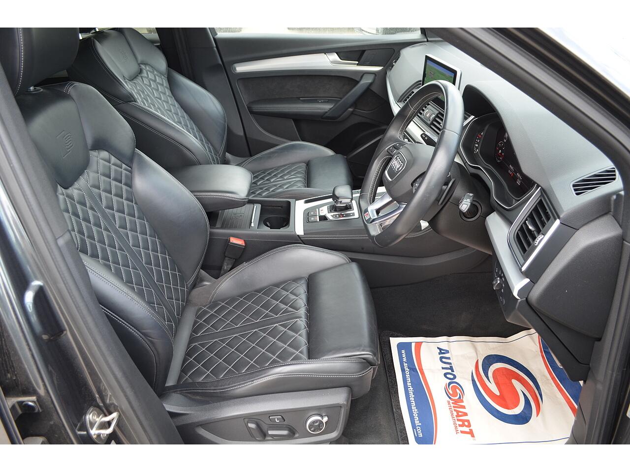 Audi SQ5 view 13