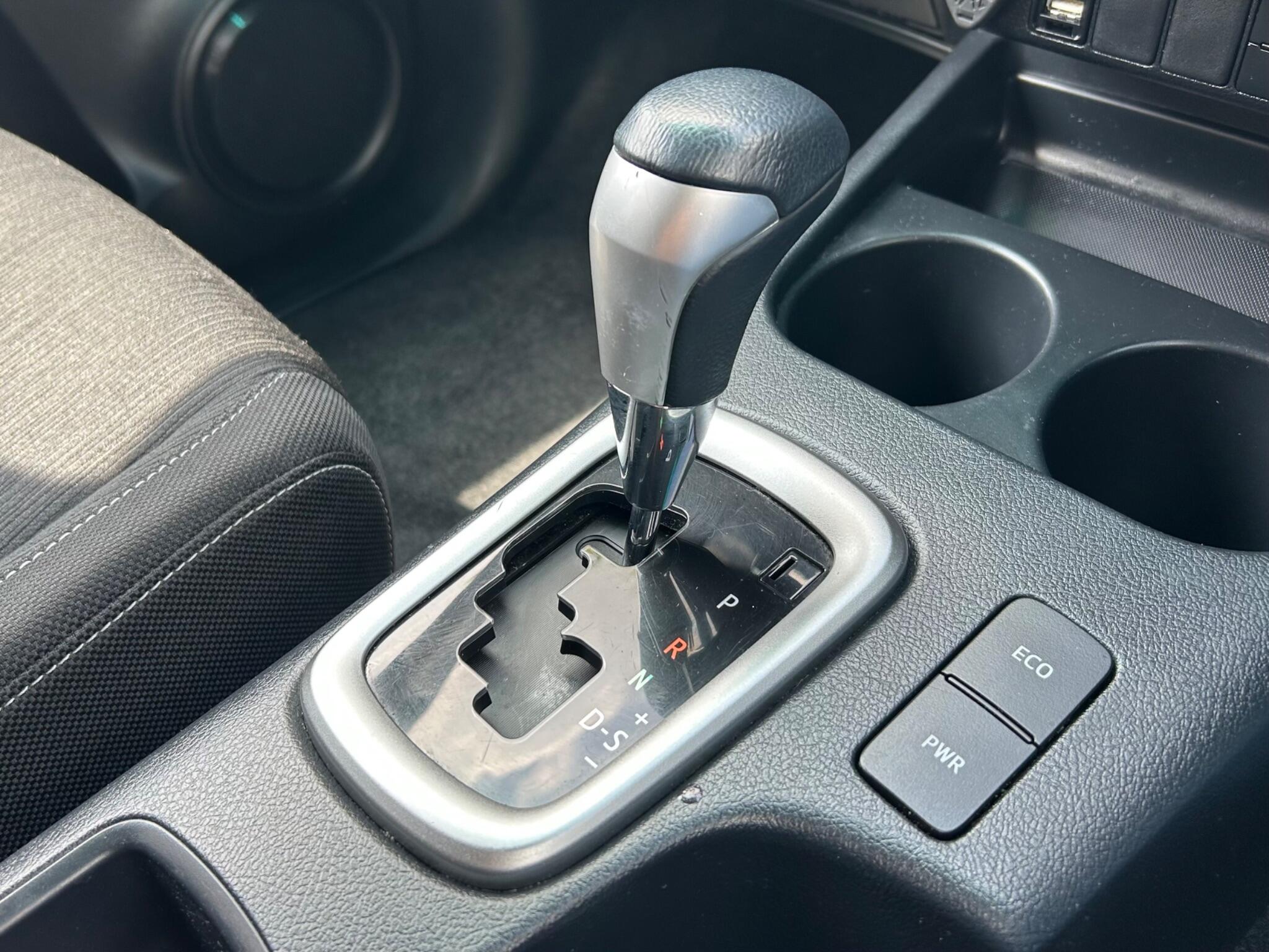 Toyota Hilux view 35