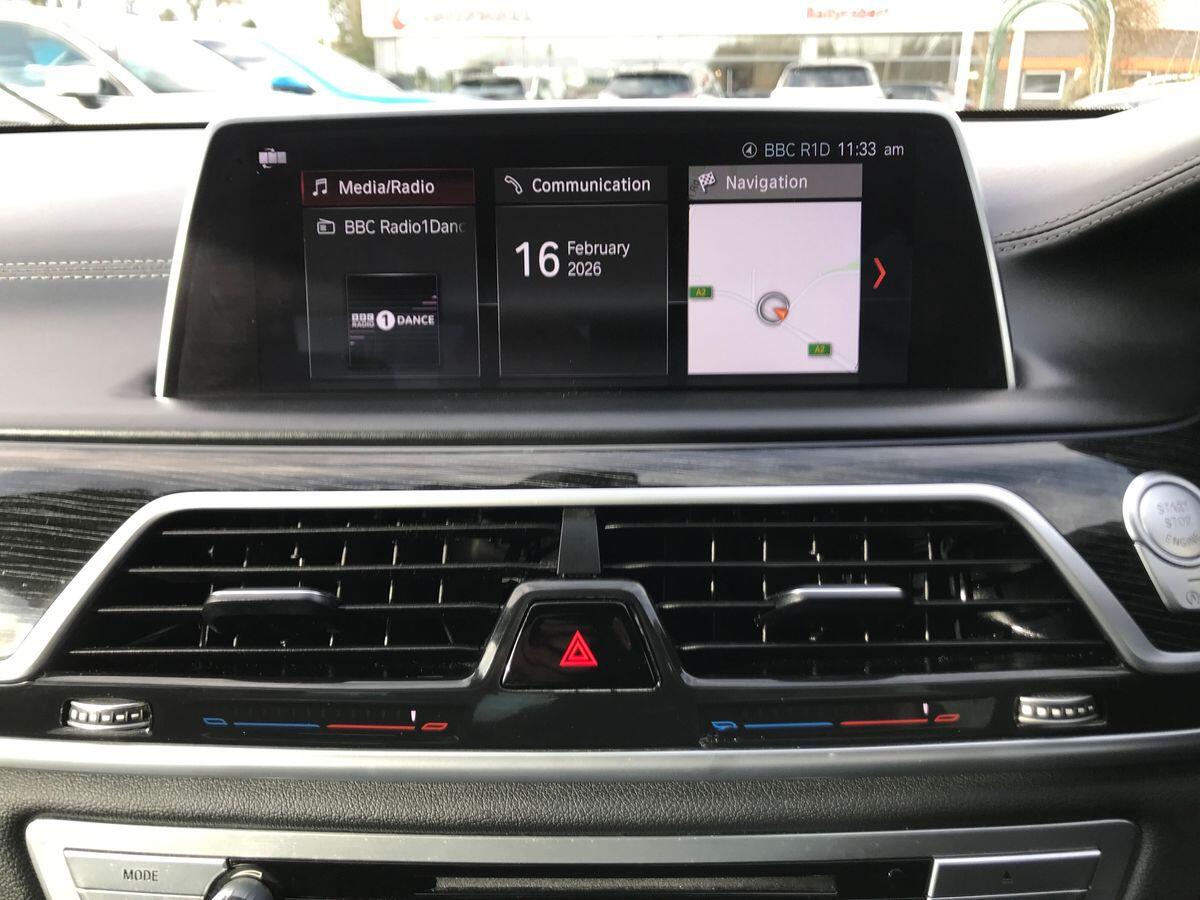 BMW 7 Series view 13
