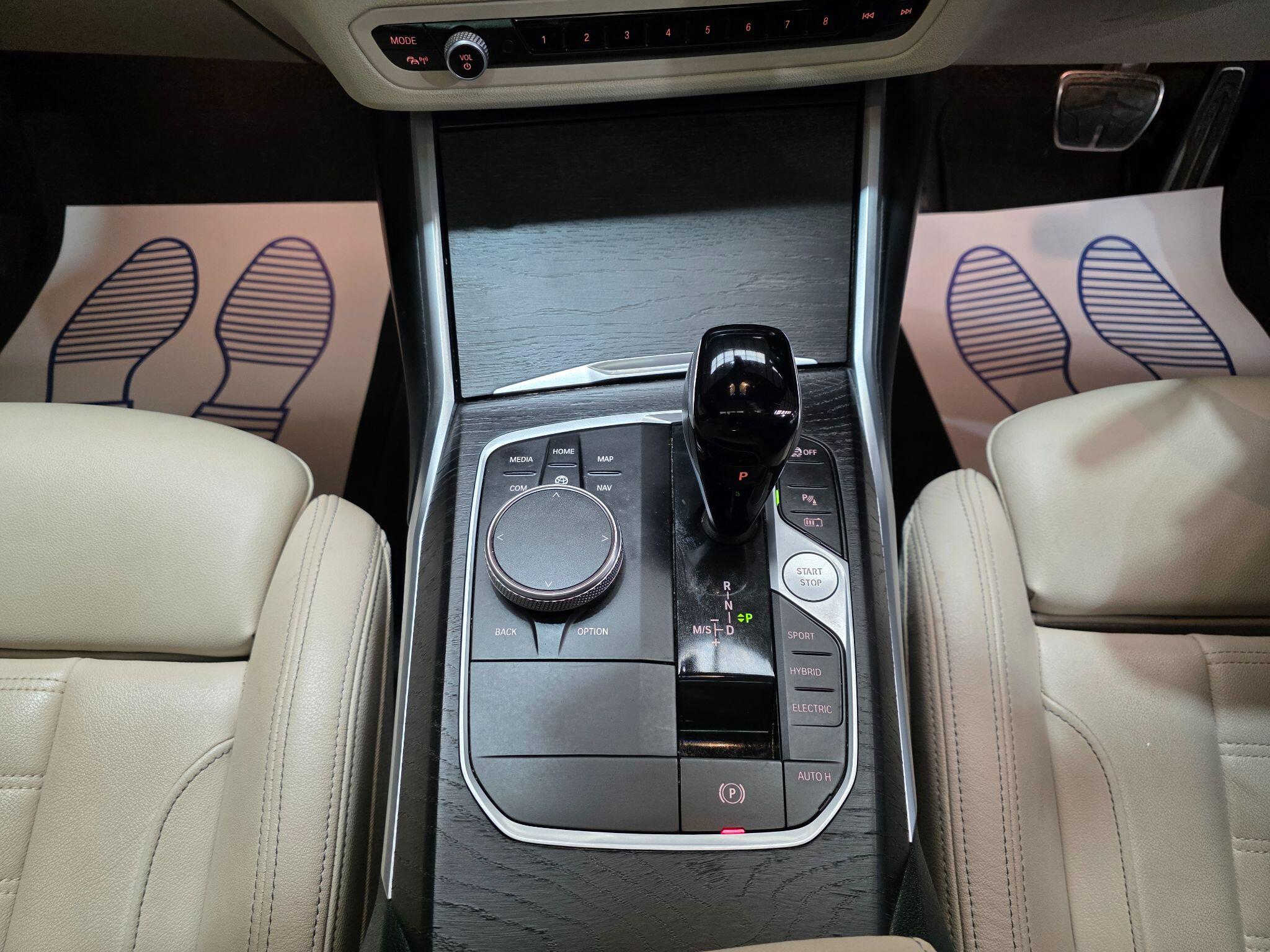 BMW 3 Series view 14