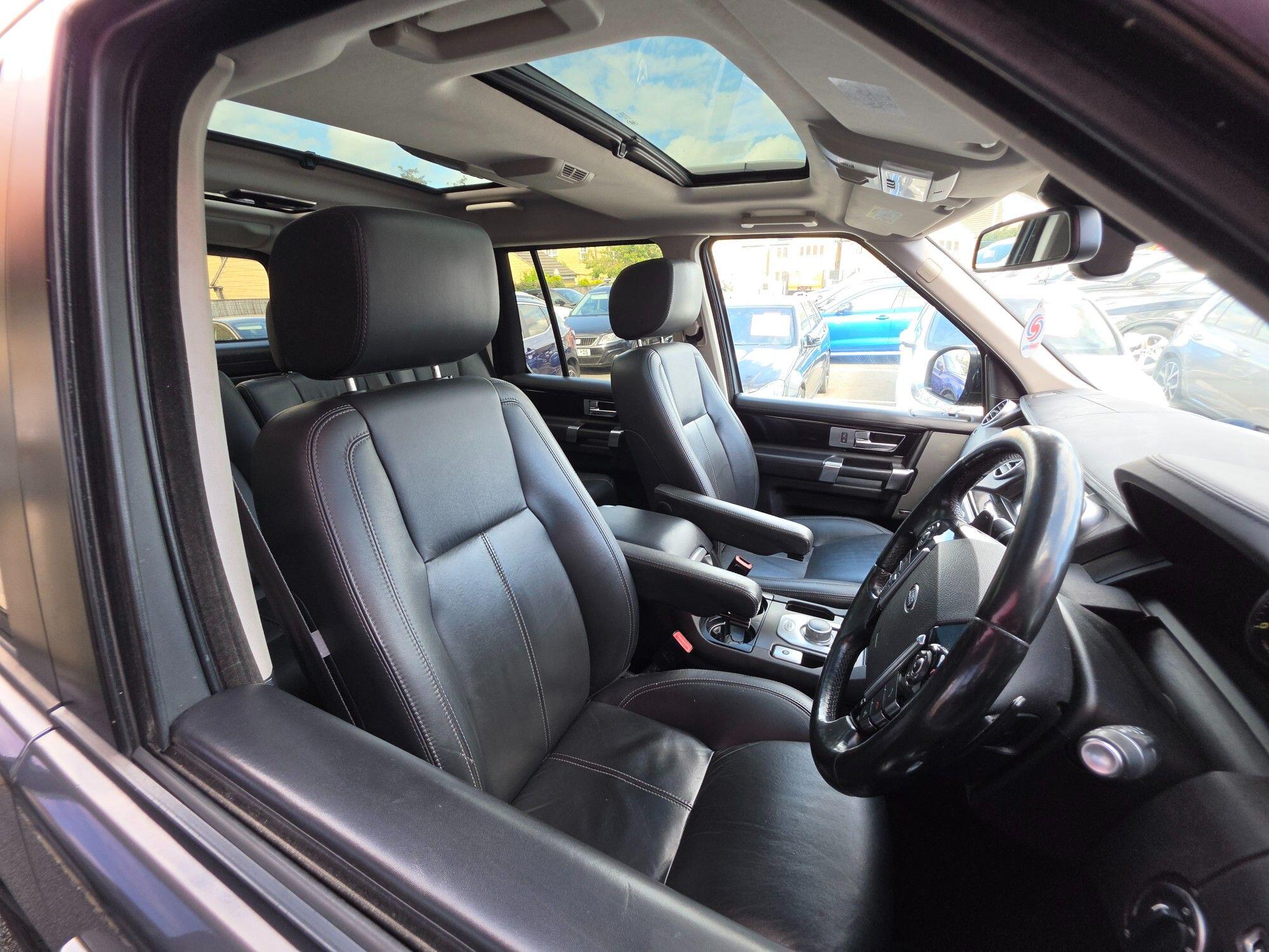 Land Rover Discovery view 24