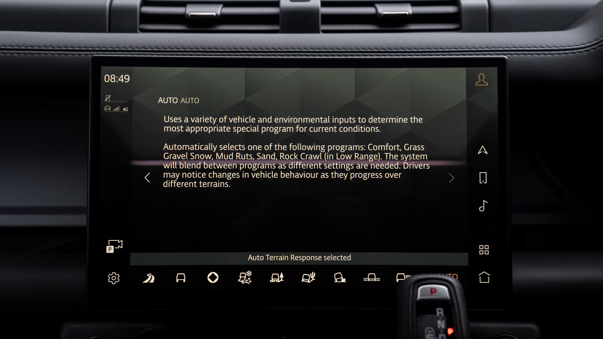 Land Rover Defender 110 view 35