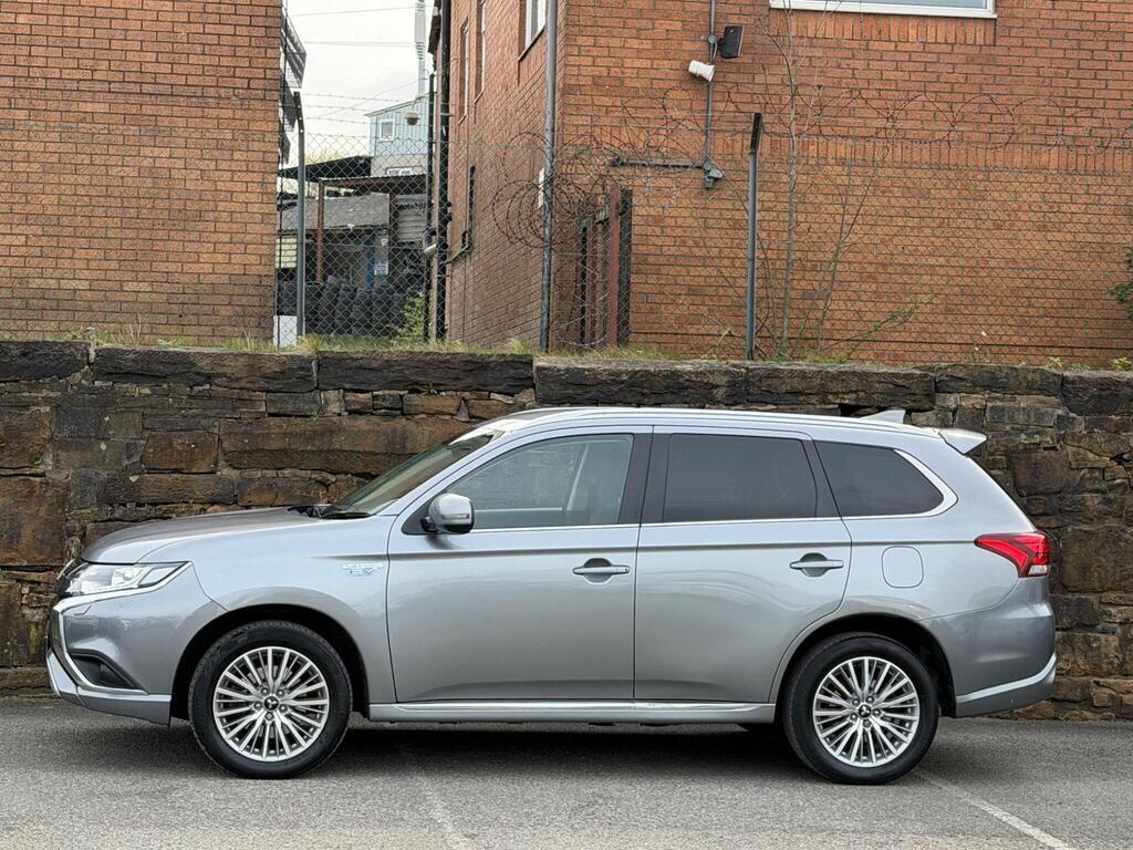 Mitsubishi Outlander view 4