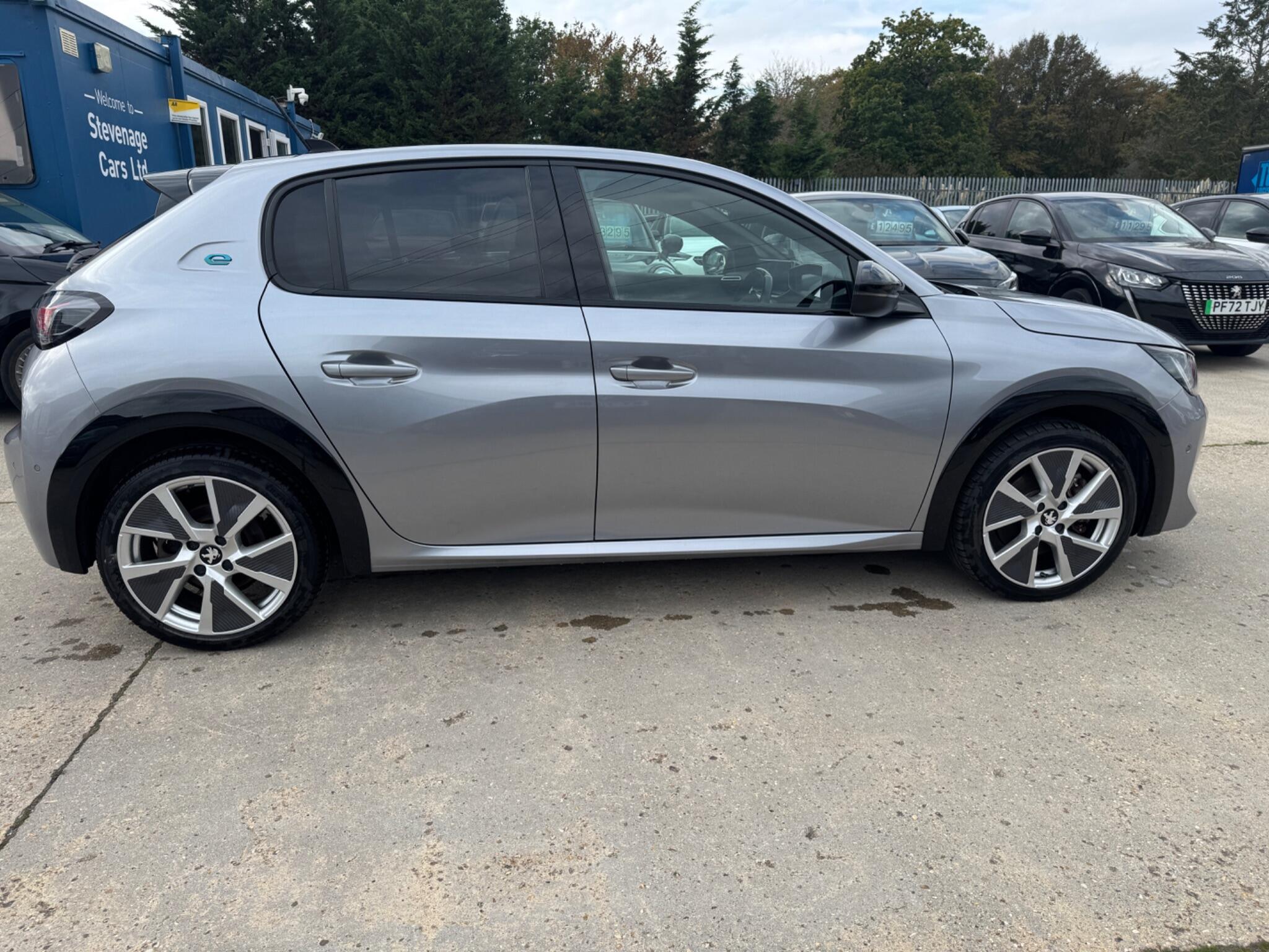 Peugeot E-208 view 12