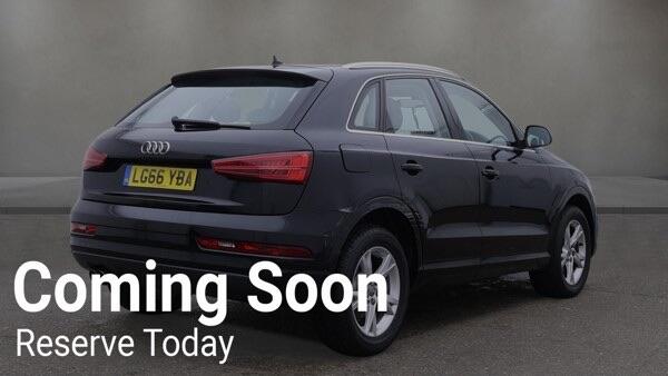 Audi Q3 view 18