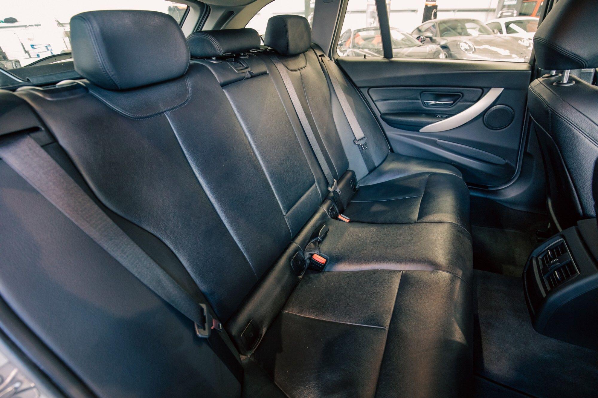 BMW 3 Series view 9