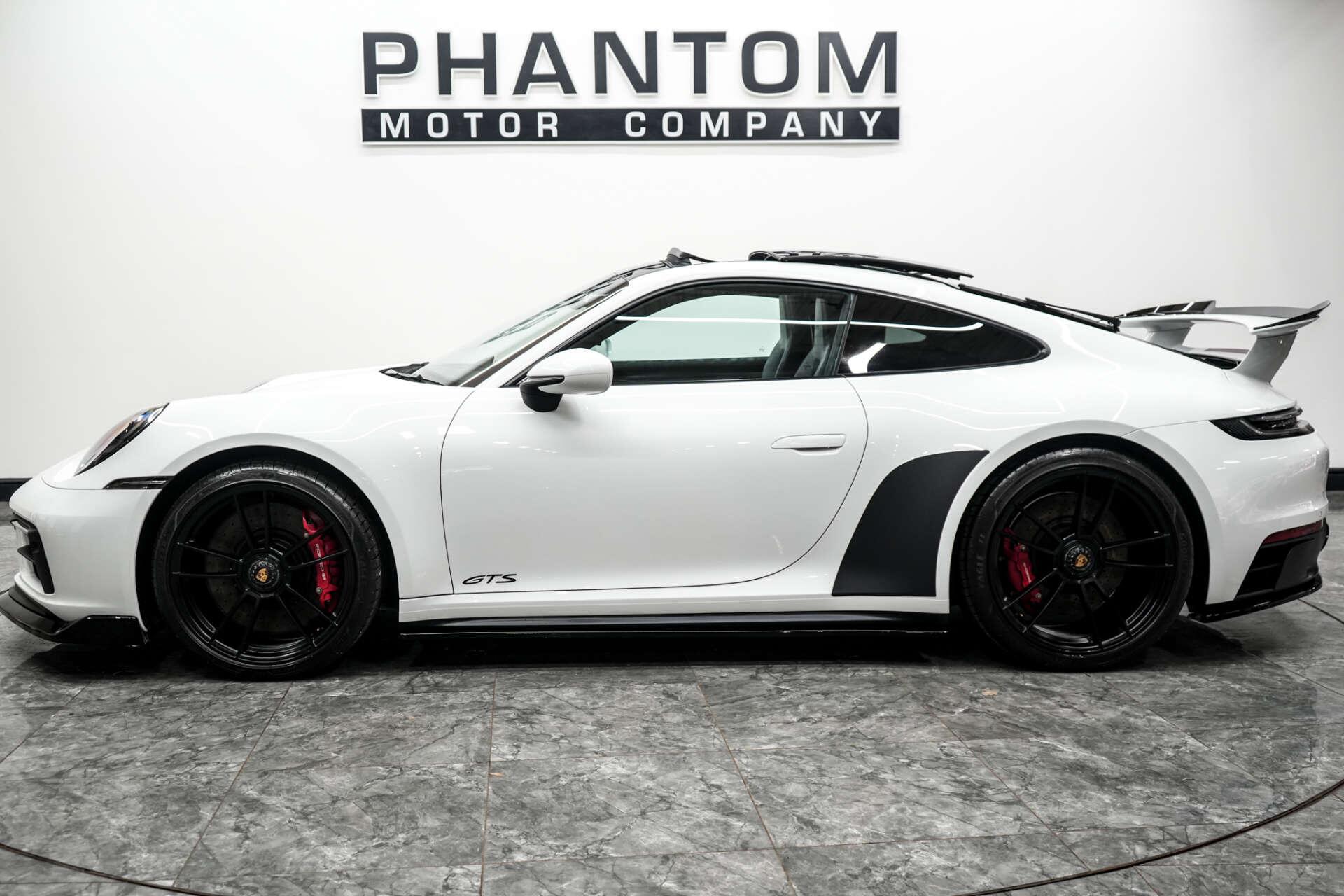 Porsche 911 view 3