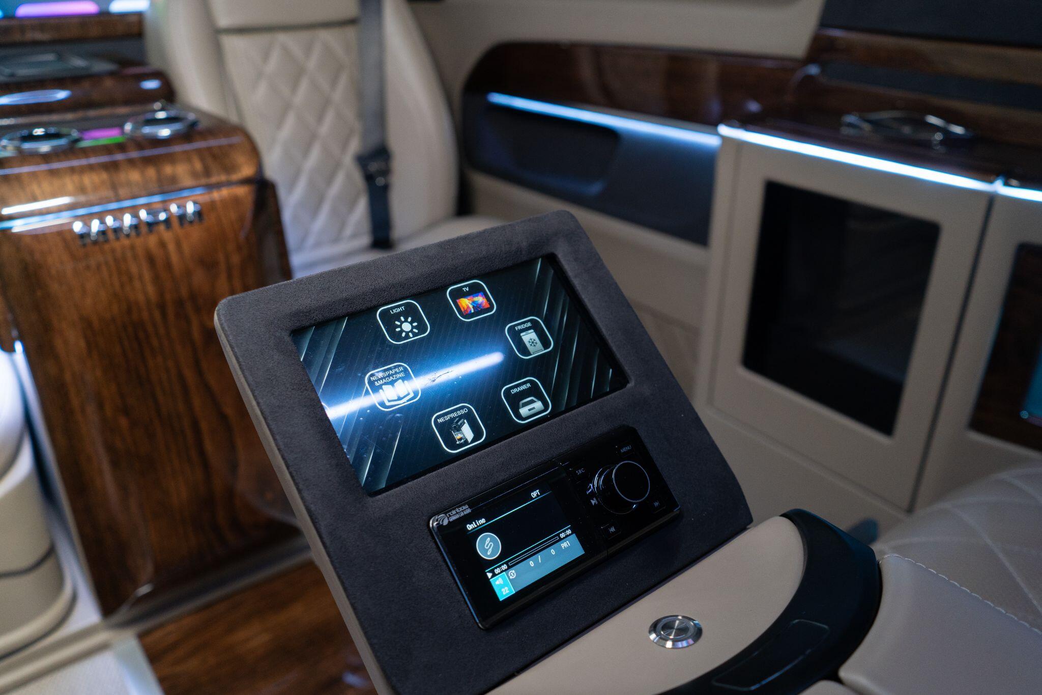 Mercedes-Benz V-Class view 17