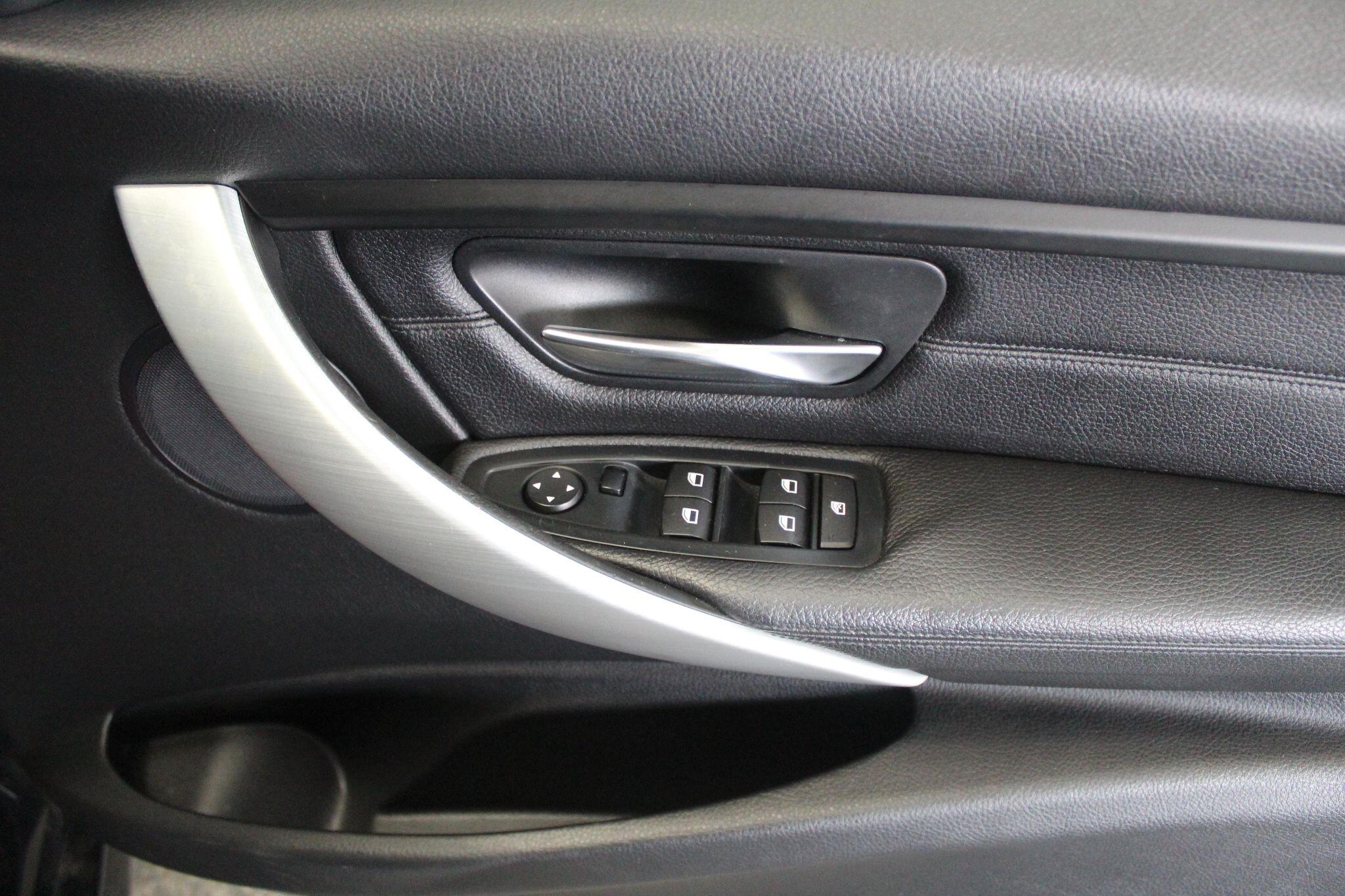 BMW 3 Series view 46