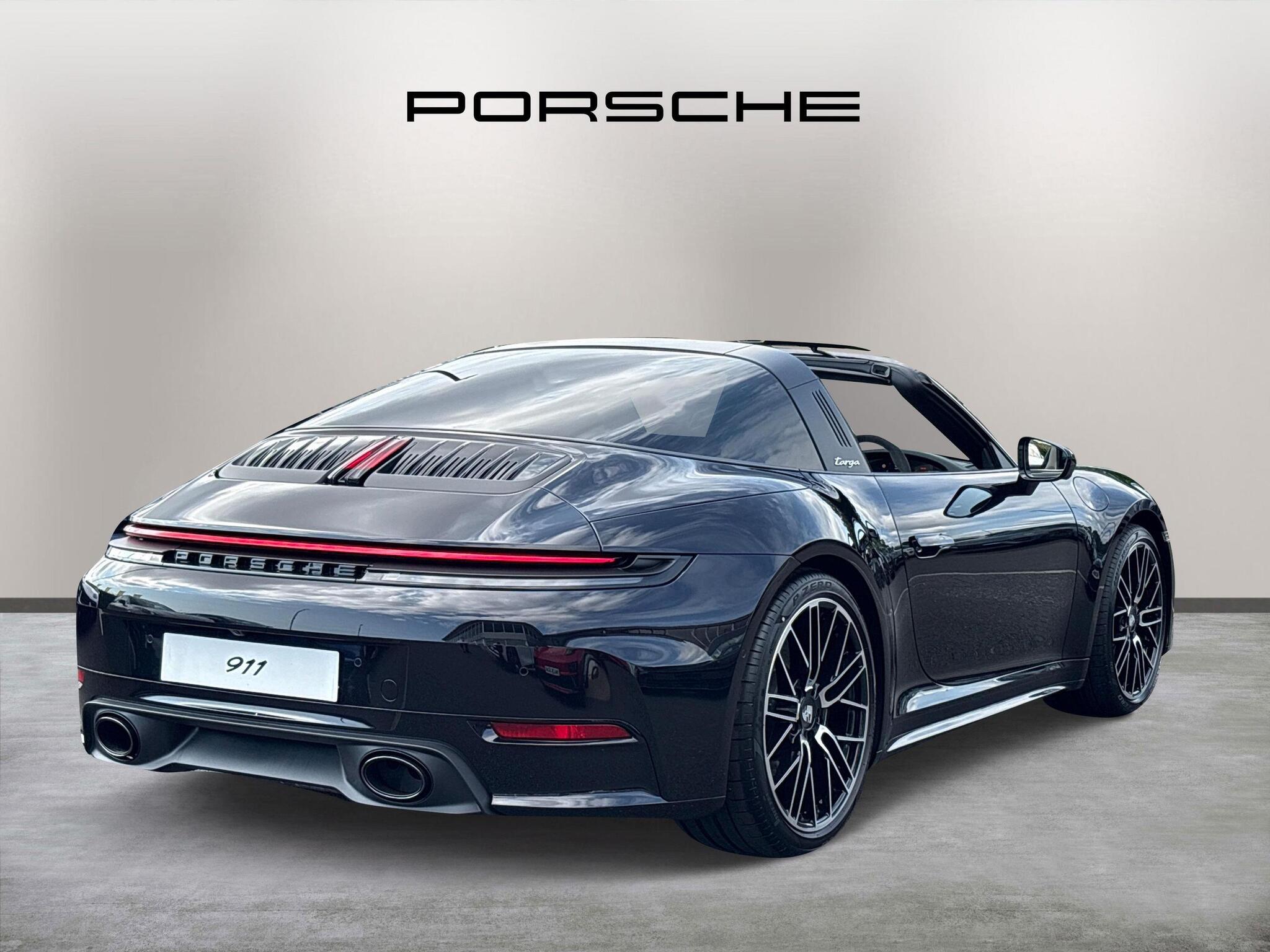 Porsche 911 view 13