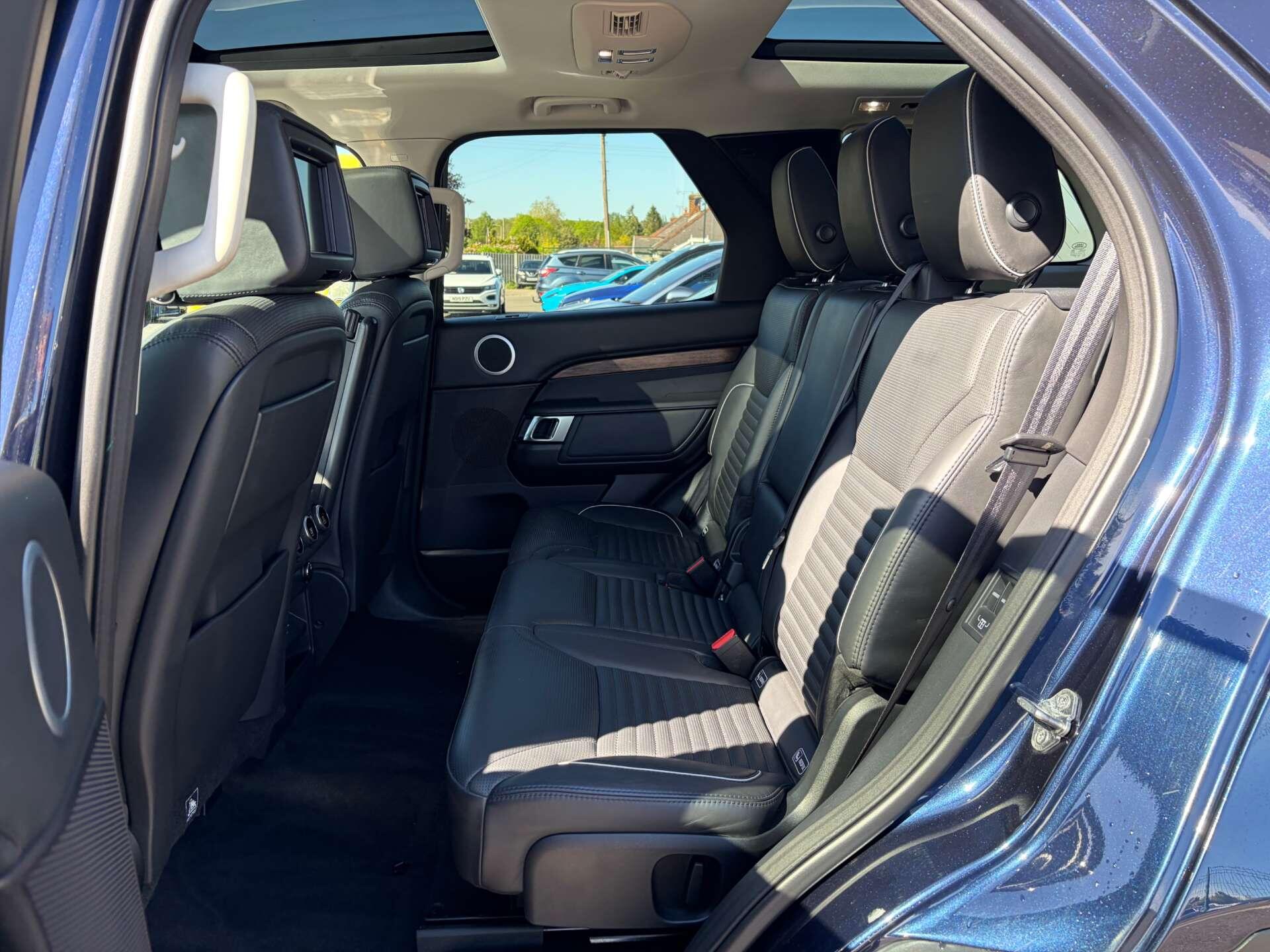 Land Rover Discovery 3 view 22