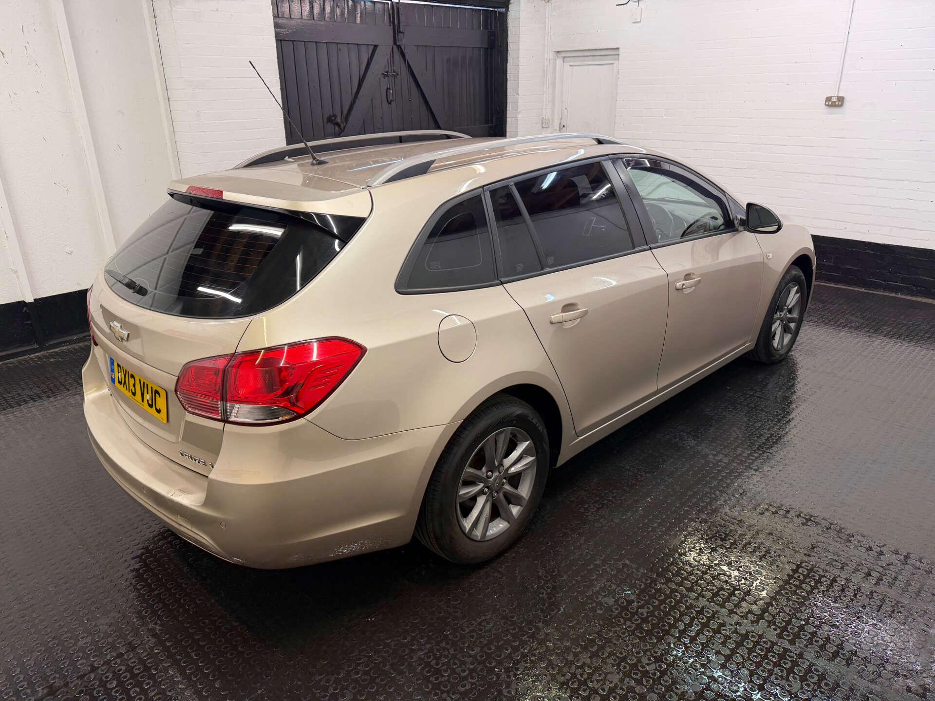 Chevrolet Cruze view 21